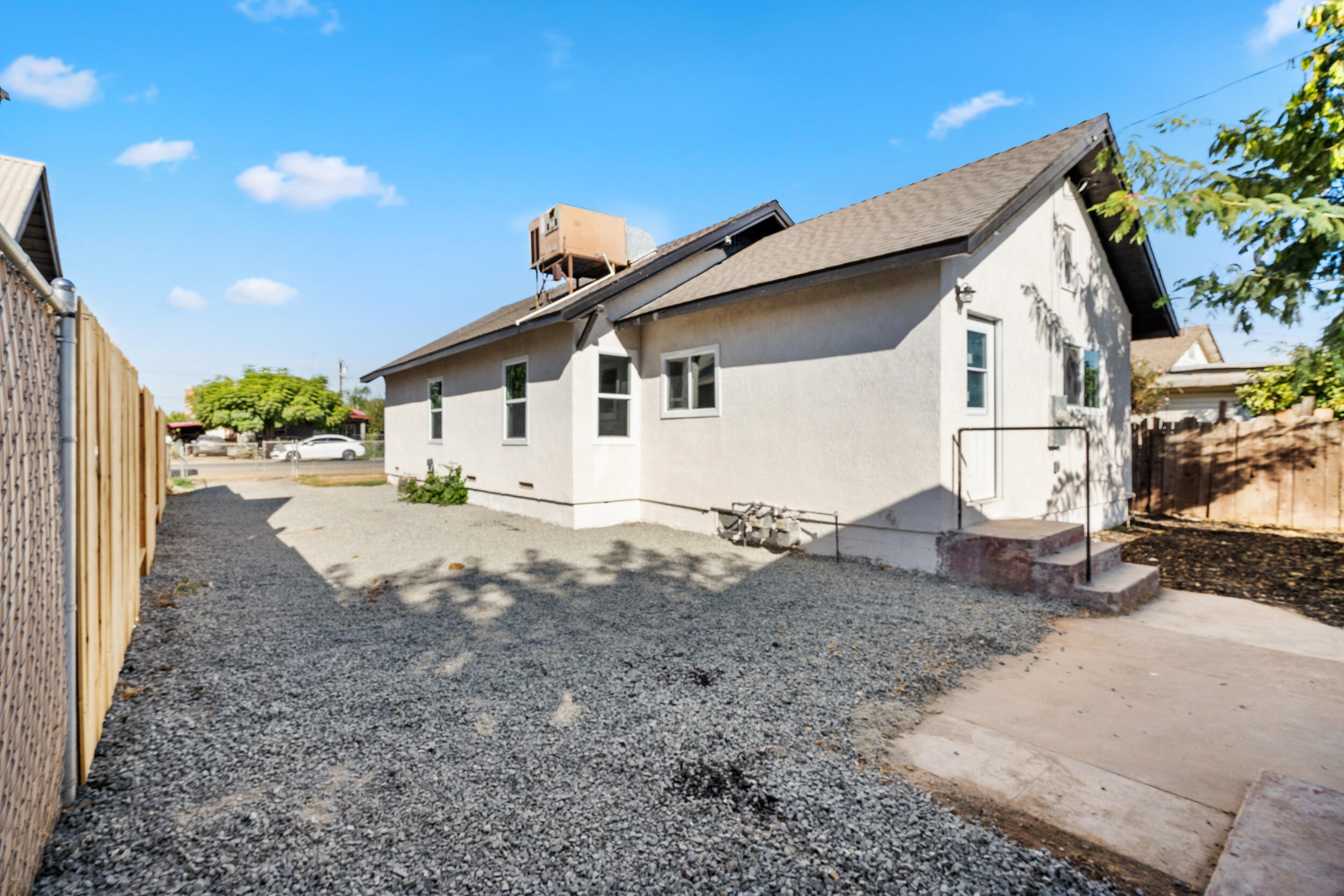 19715 Guthrie Dr, Strathmore, CA 93267