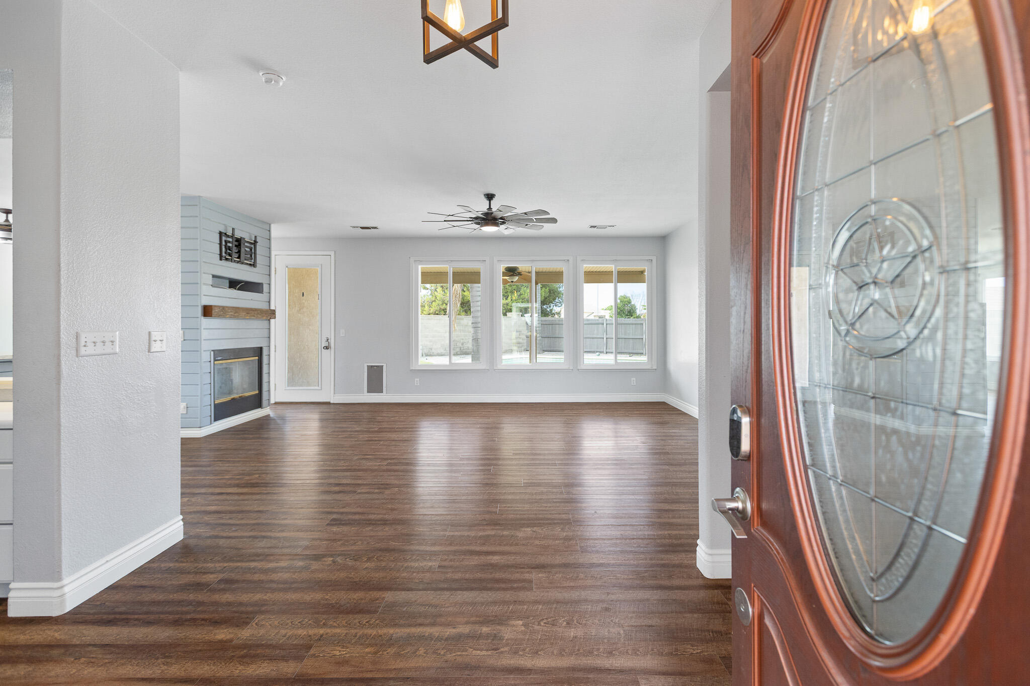 671 Vista Ct, Lemoore, CA 93245
