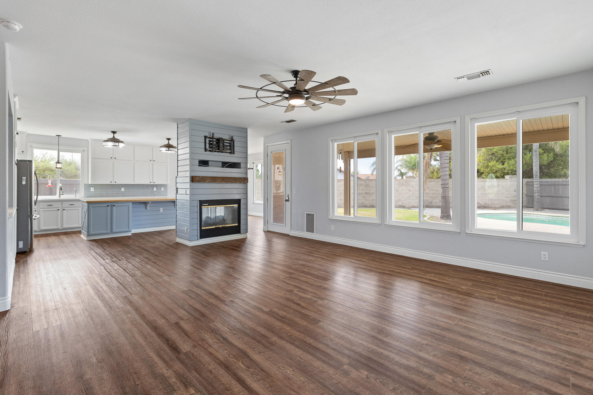 671 Vista Ct, Lemoore, CA 93245