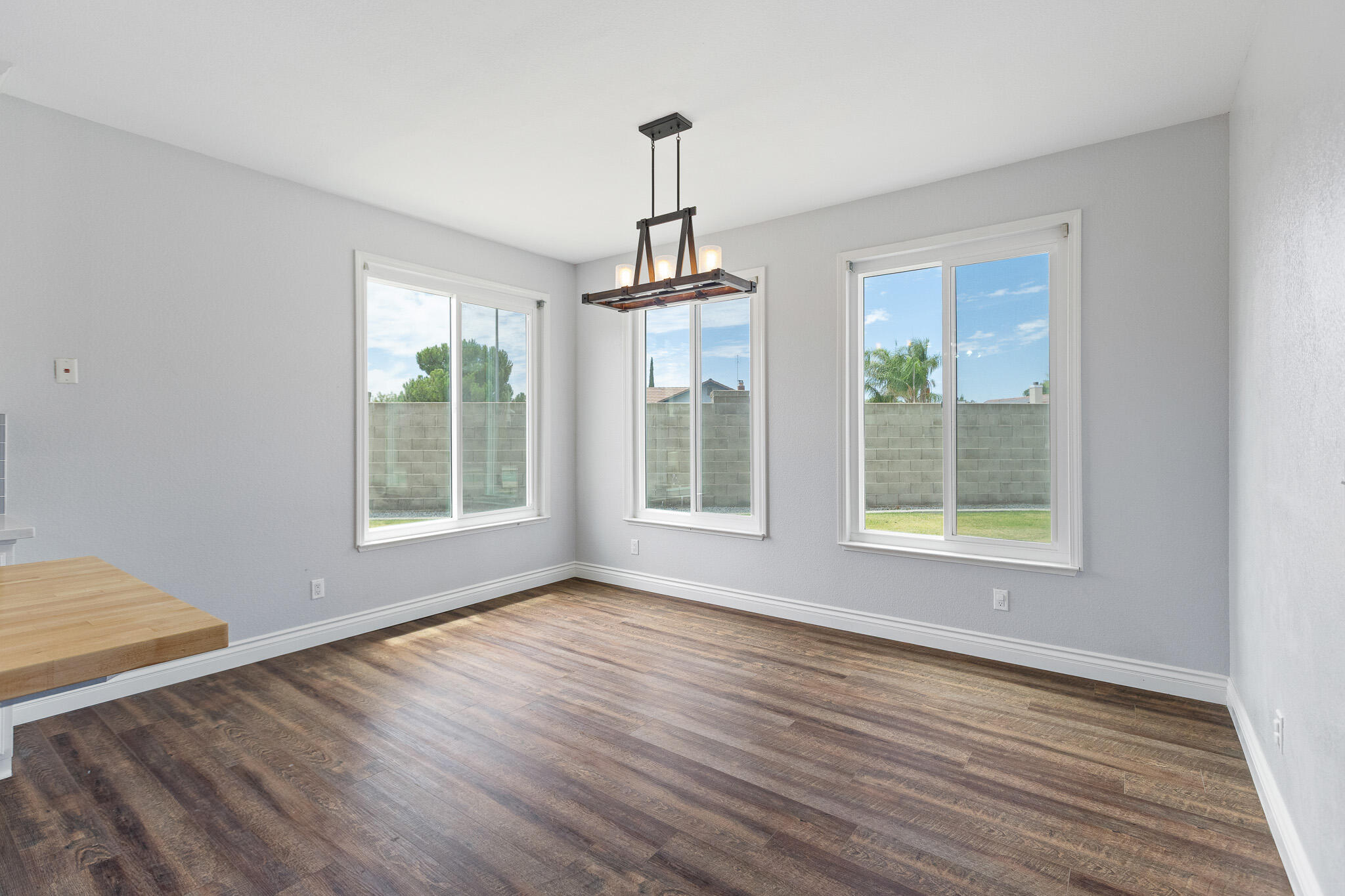 671 Vista Ct, Lemoore, CA 93245