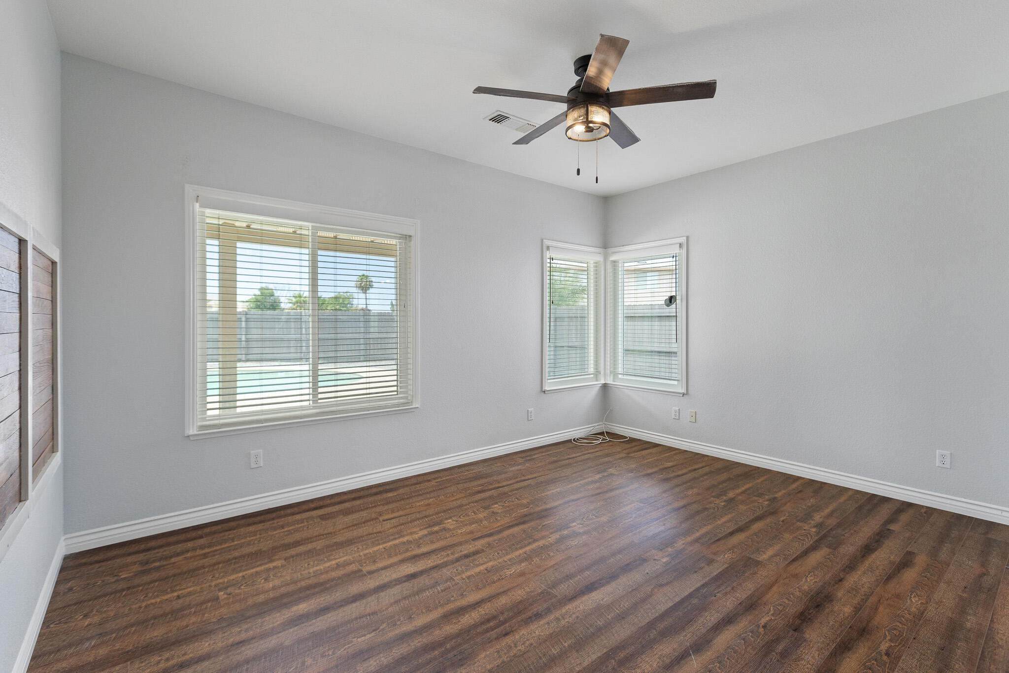 671 Vista Ct, Lemoore, CA 93245