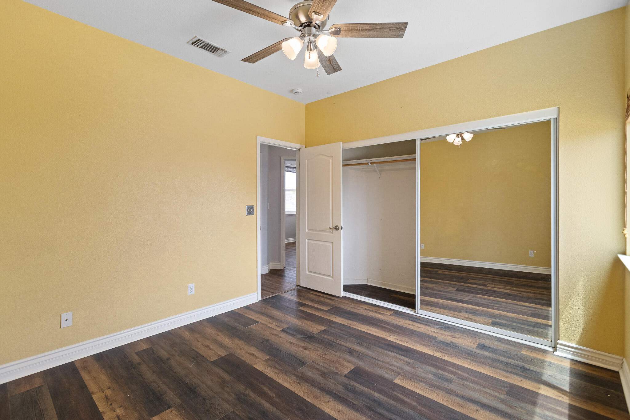 671 Vista Ct, Lemoore, CA 93245