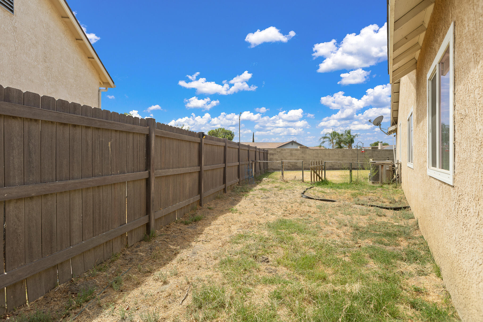 671 Vista Ct, Lemoore, CA 93245