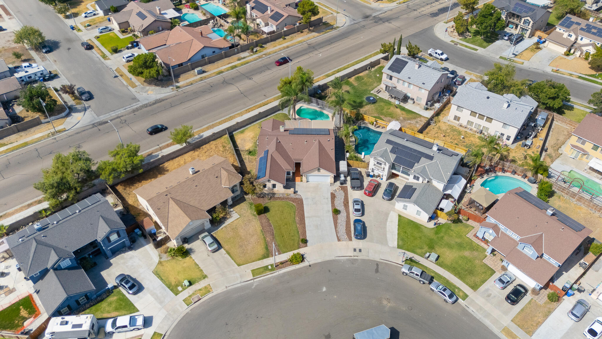 671 Vista Ct, Lemoore, CA 93245
