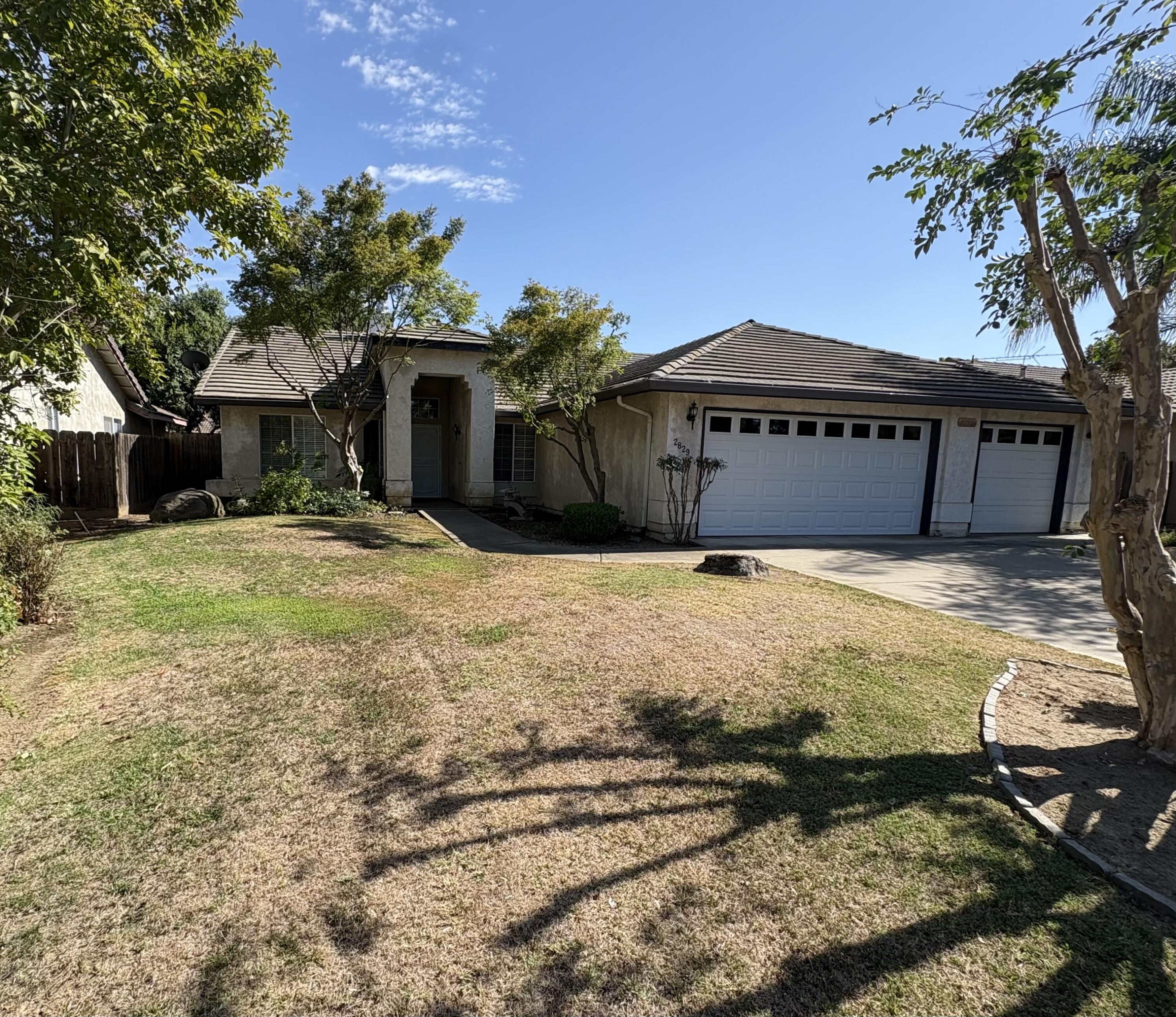 2829 W Harold Ave, Visalia, CA 93291