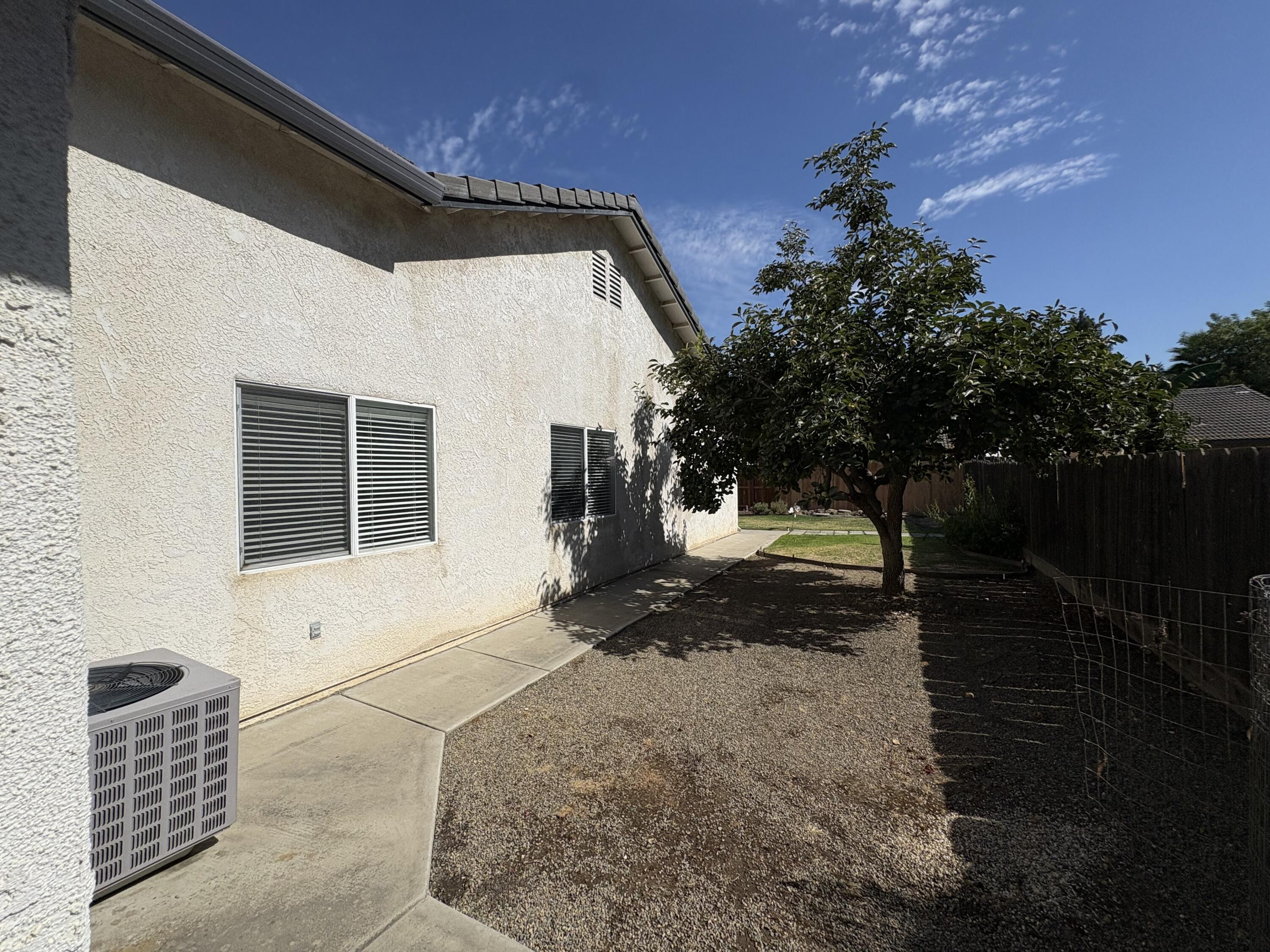 2829 W Harold Ave, Visalia, CA 93291