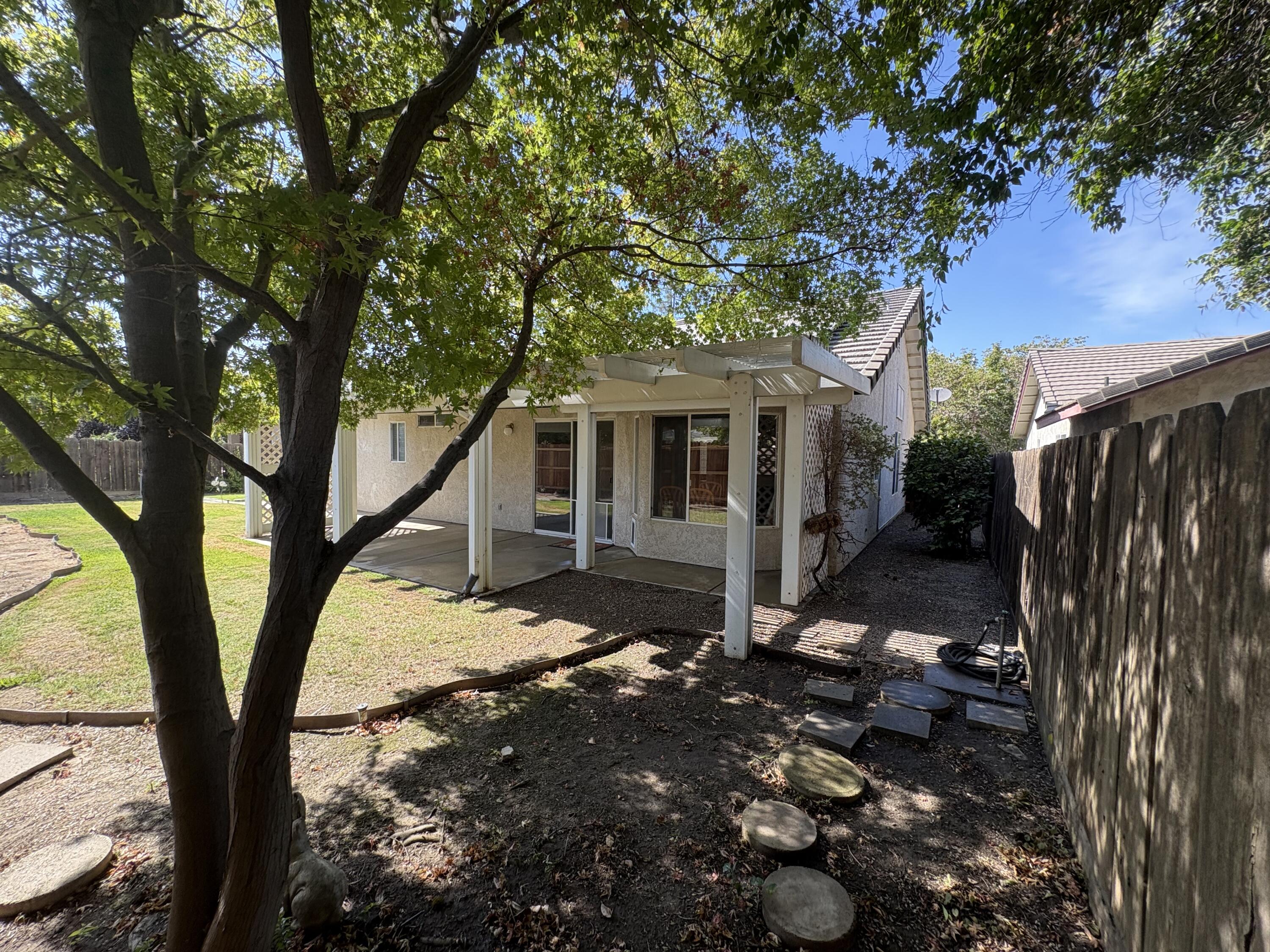 2829 W Harold Ave, Visalia, CA 93291