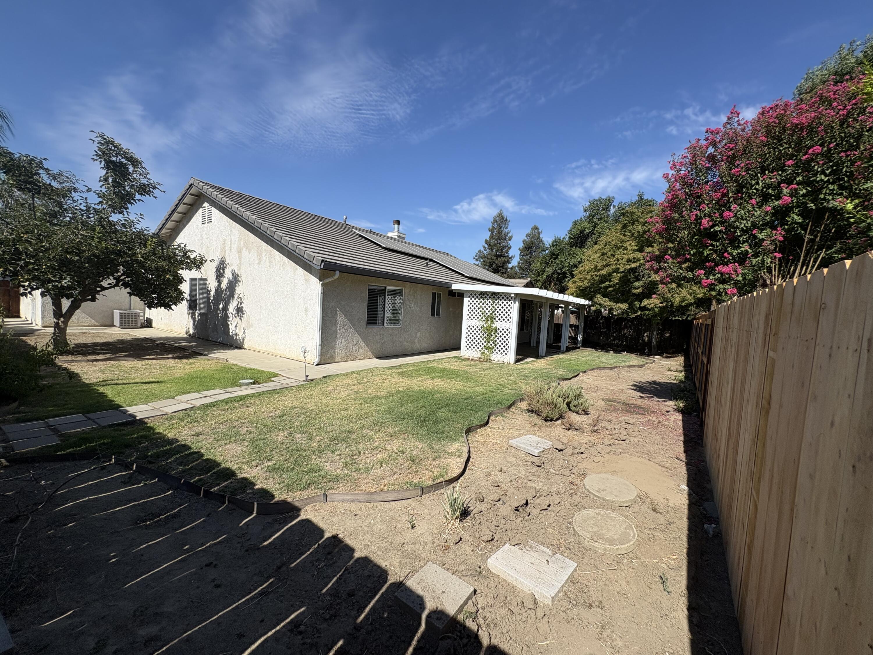 2829 W Harold Ave, Visalia, CA 93291