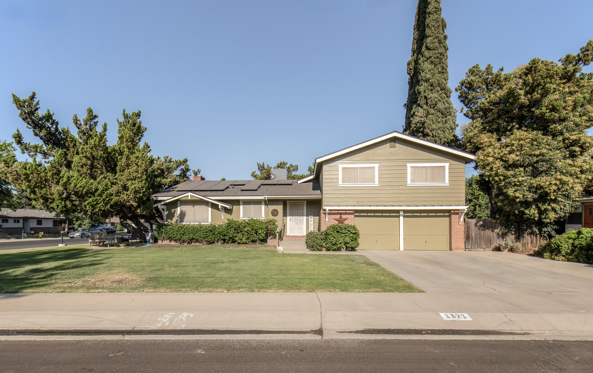 1321 S Goddard St, Visalia, CA 93292