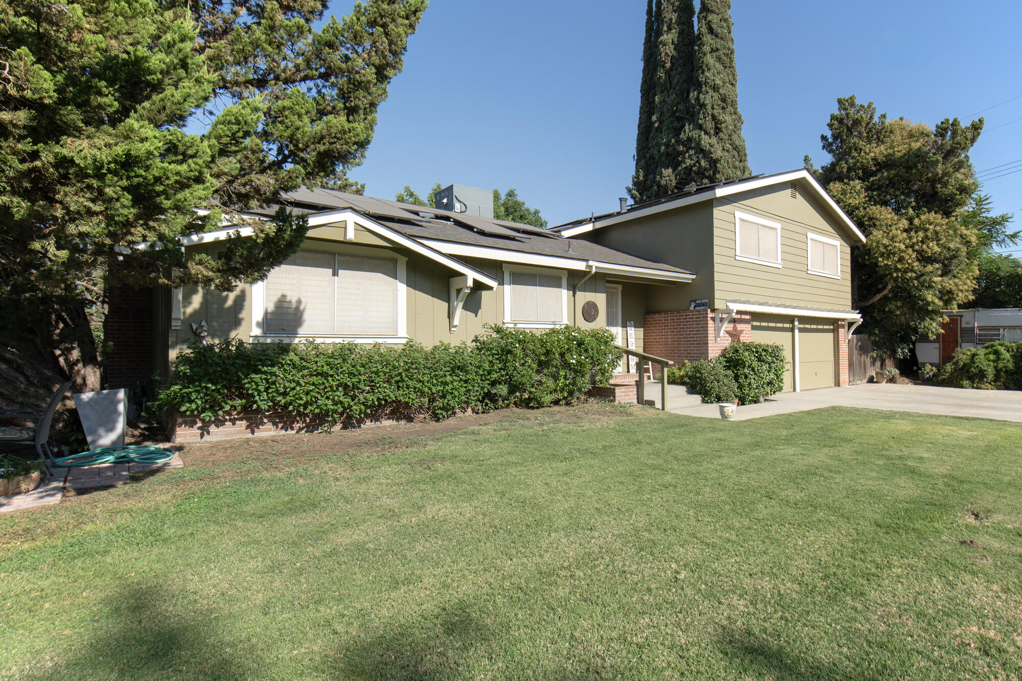 1321 S Goddard St, Visalia, CA 93292