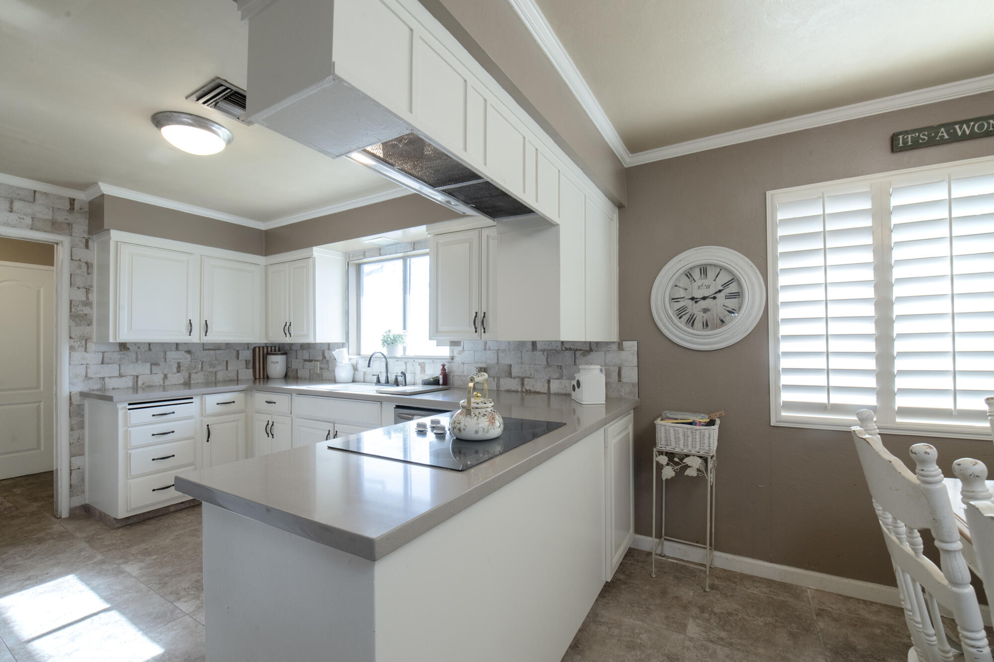 1321 S Goddard St, Visalia, CA 93292