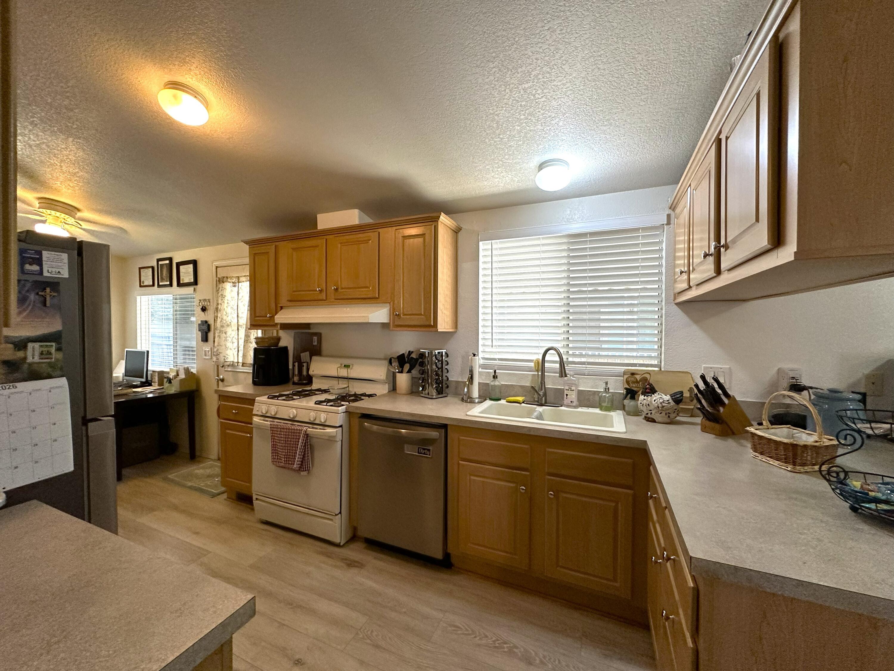 100 S Westwood St #8, Porterville, CA 93257