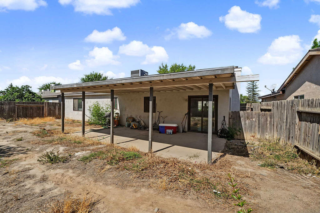 315 Sowerby Village Ln, Bakersfield, CA 93307