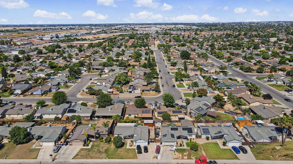 315 Sowerby Village Ln, Bakersfield, CA 93307