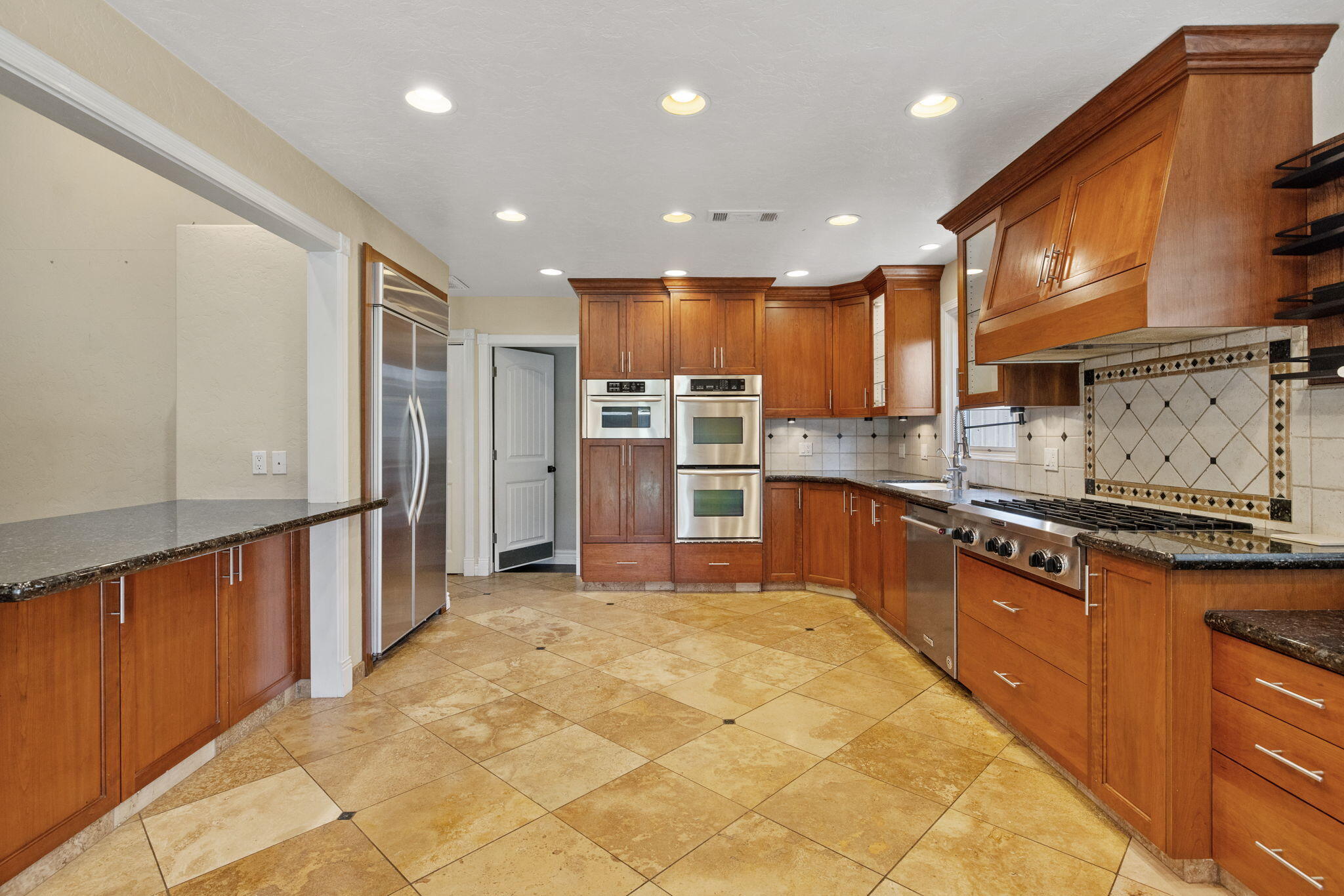 2175 Beechwood Ct, Hanford, CA 93230