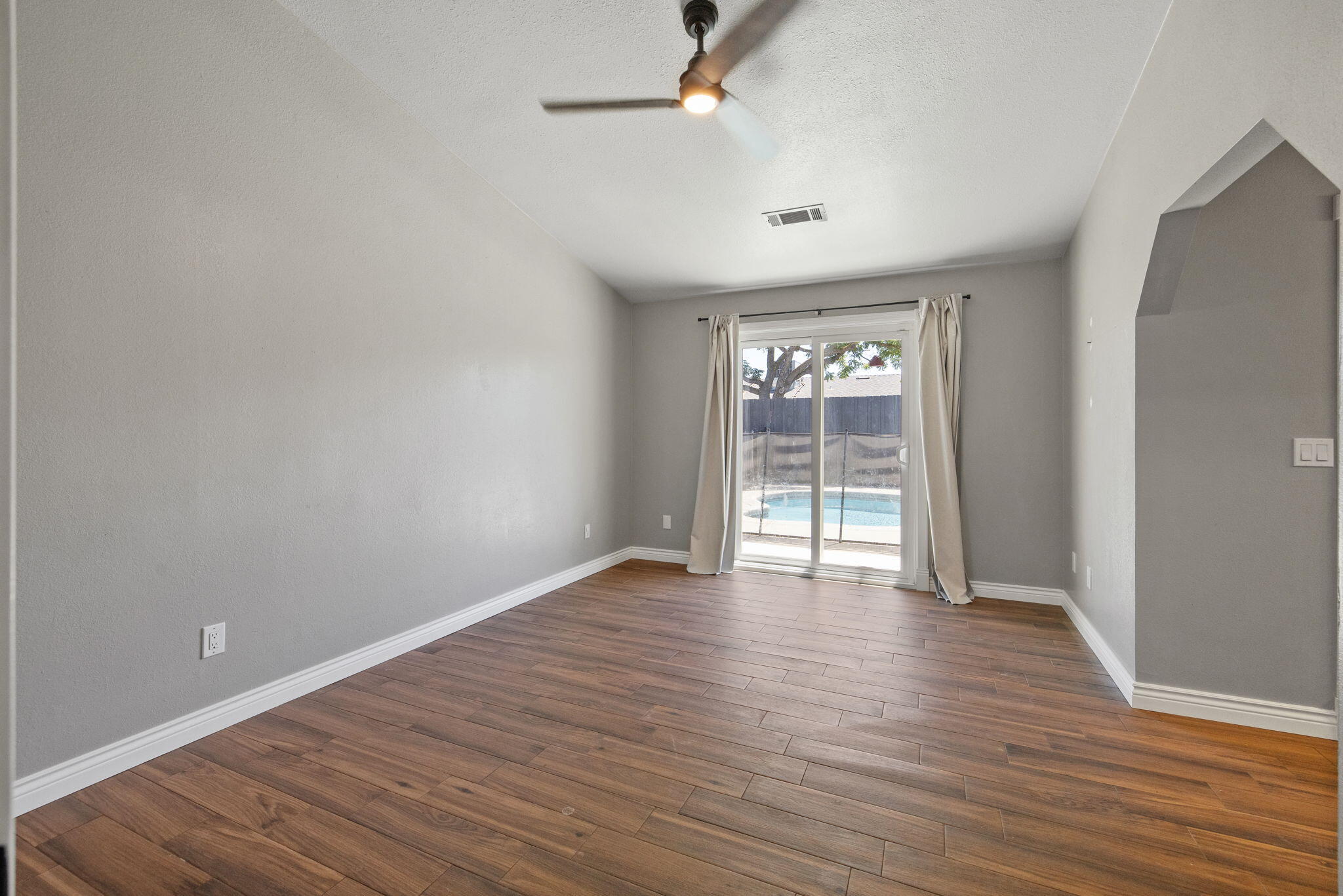 2175 Beechwood Ct, Hanford, CA 93230