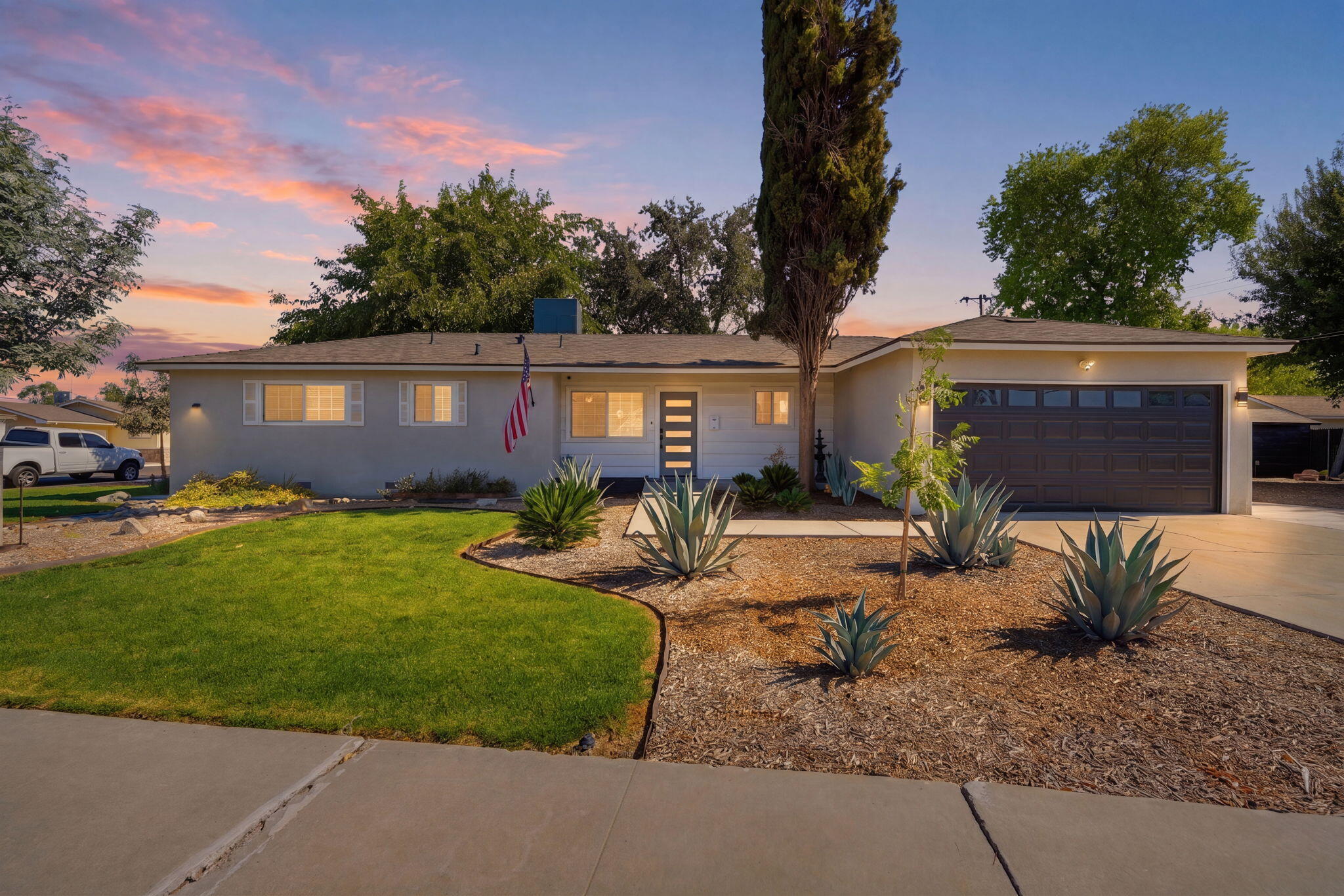 890 Laurel Ln, Lemoore, CA 93245