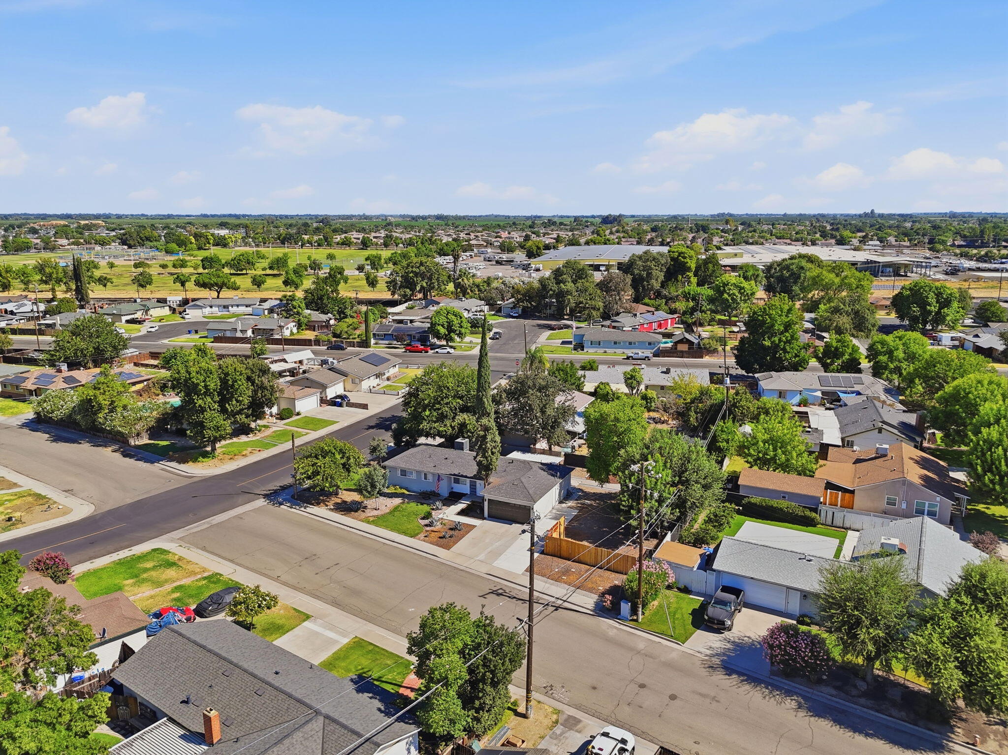 890 Laurel Ln, Lemoore, CA 93245