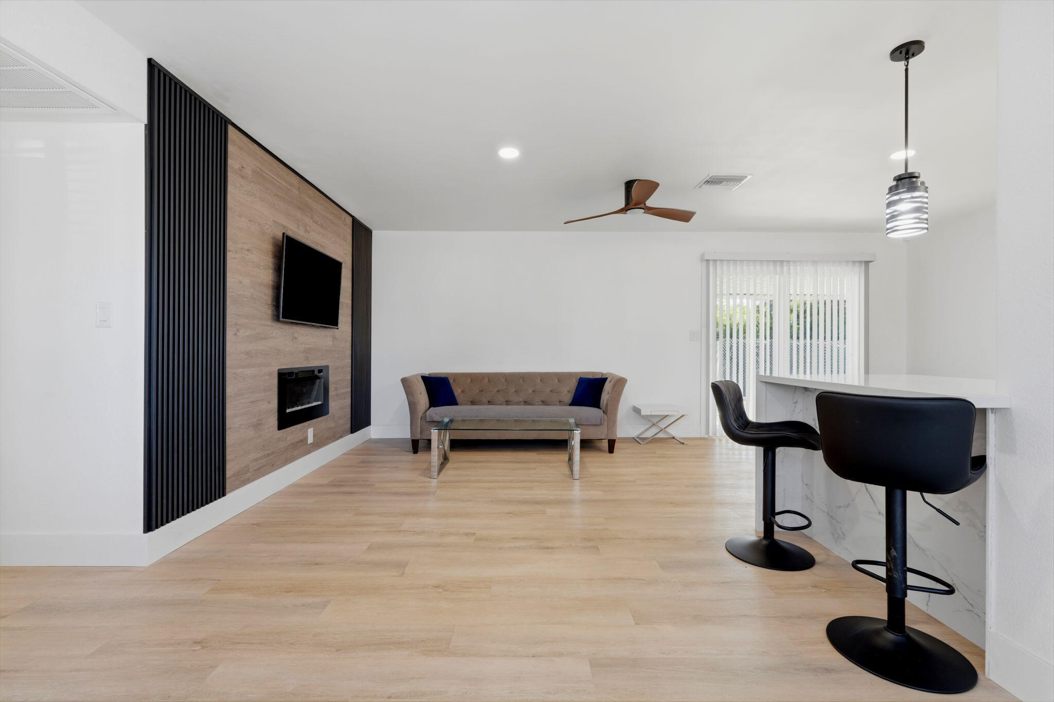 890 Laurel Ln, Lemoore, CA 93245