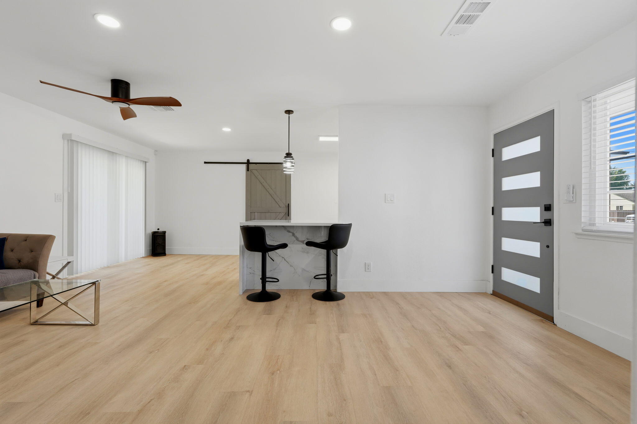 890 Laurel Ln, Lemoore, CA 93245