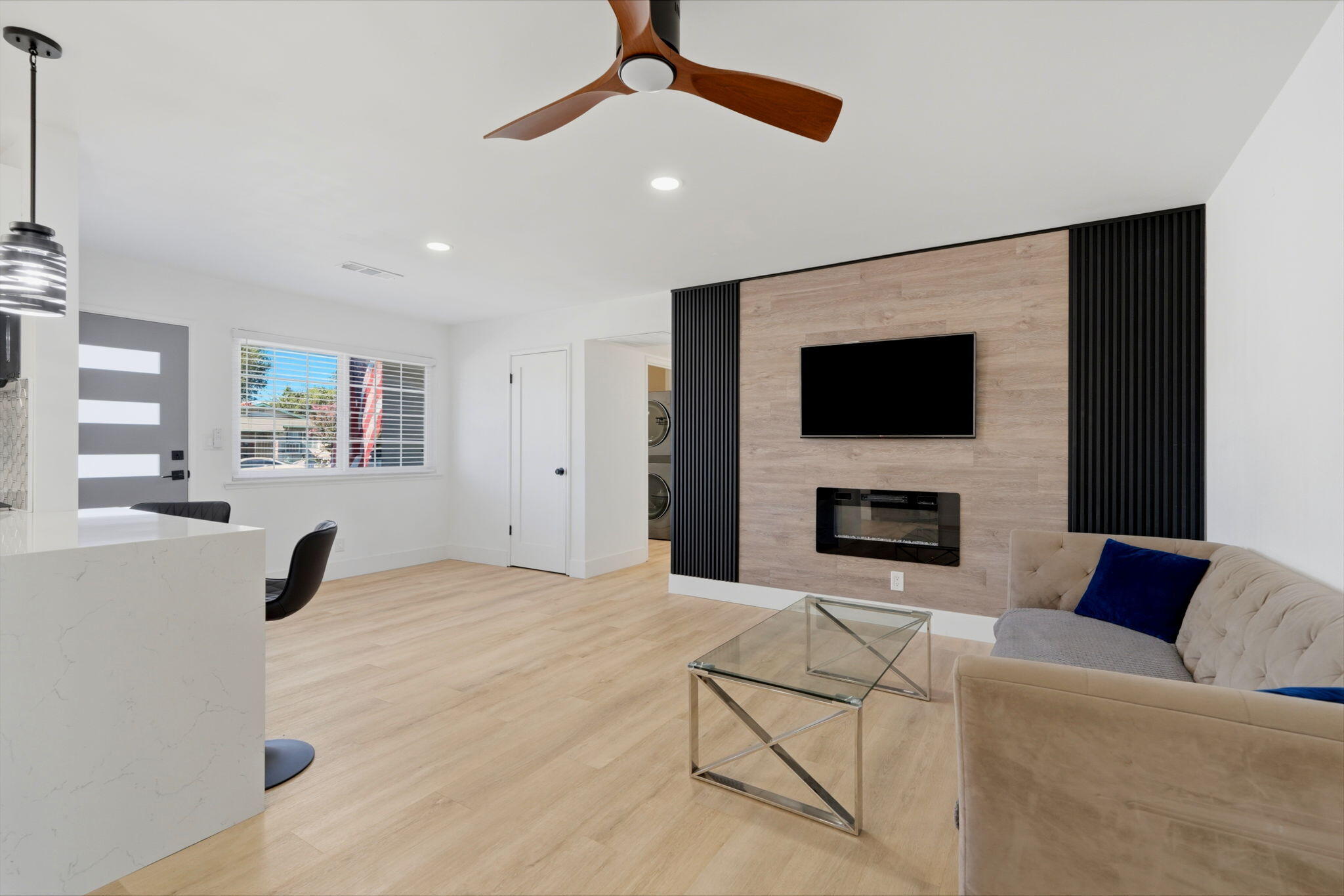 890 Laurel Ln, Lemoore, CA 93245