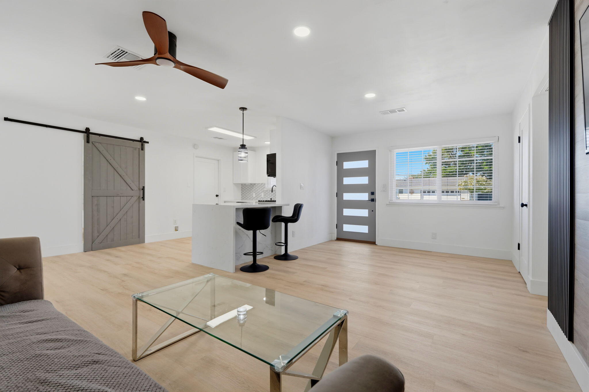 890 Laurel Ln, Lemoore, CA 93245