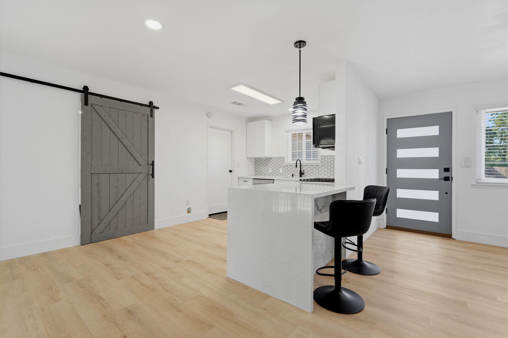 890 Laurel Ln, Lemoore, CA 93245