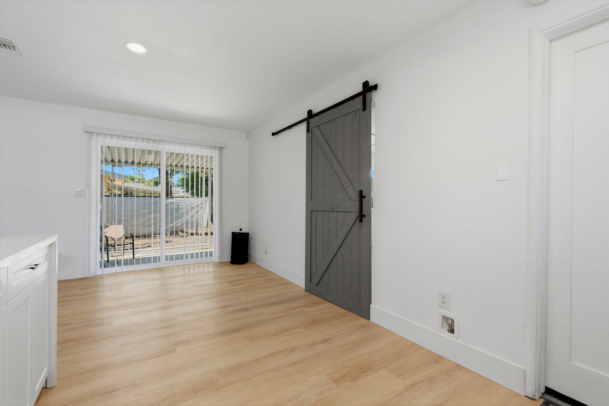 890 Laurel Ln, Lemoore, CA 93245