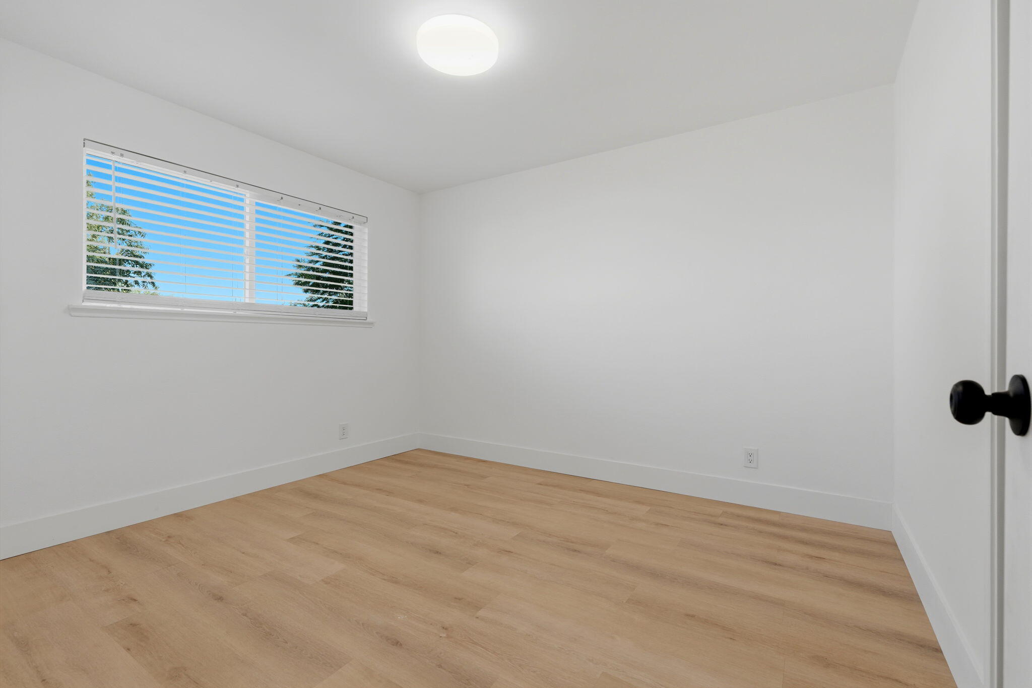 890 Laurel Ln, Lemoore, CA 93245
