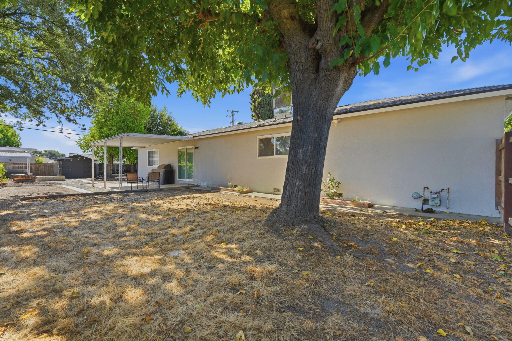 890 Laurel Ln, Lemoore, CA 93245