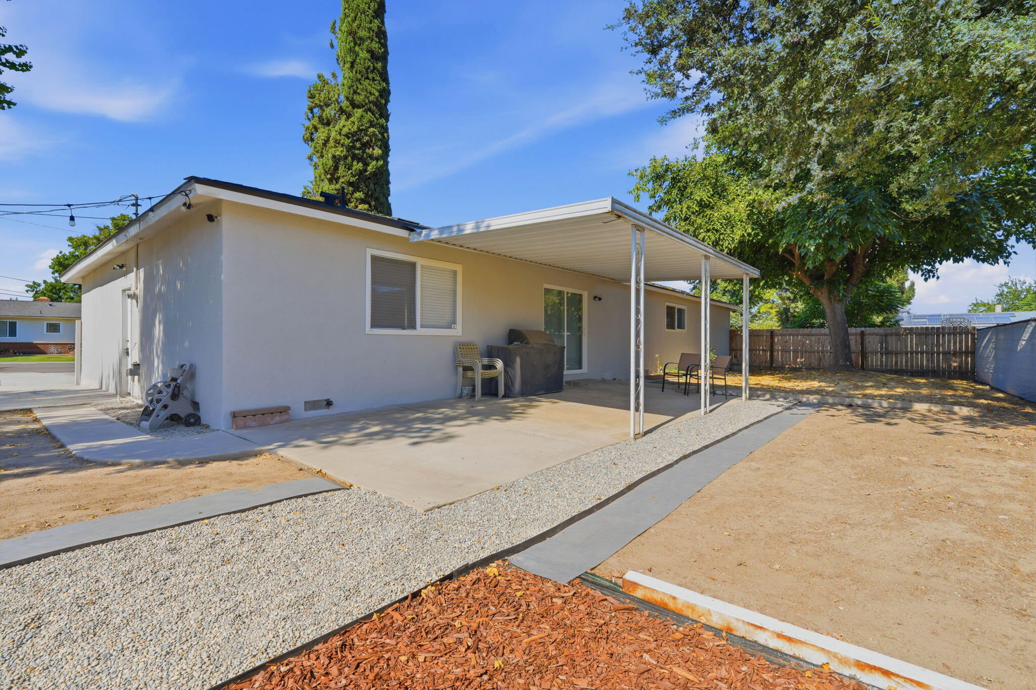 890 Laurel Ln, Lemoore, CA 93245