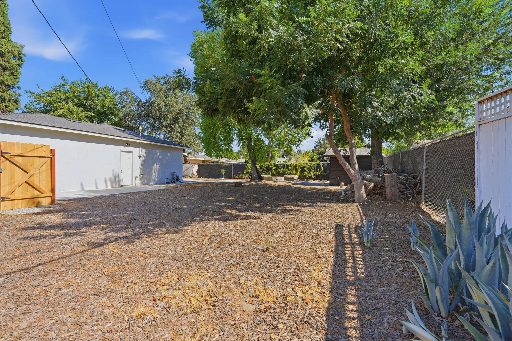 890 Laurel Ln, Lemoore, CA 93245