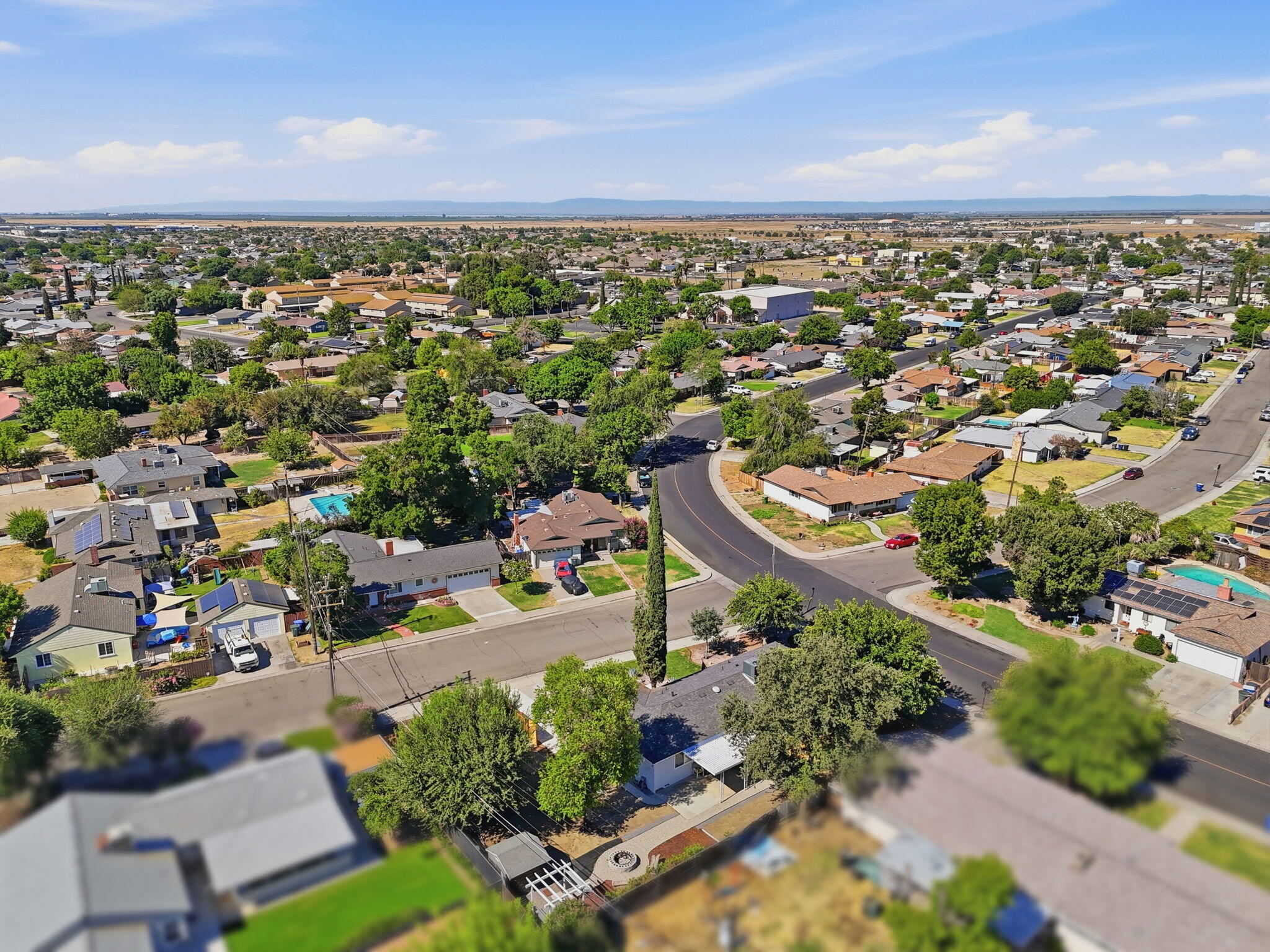 890 Laurel Ln, Lemoore, CA 93245