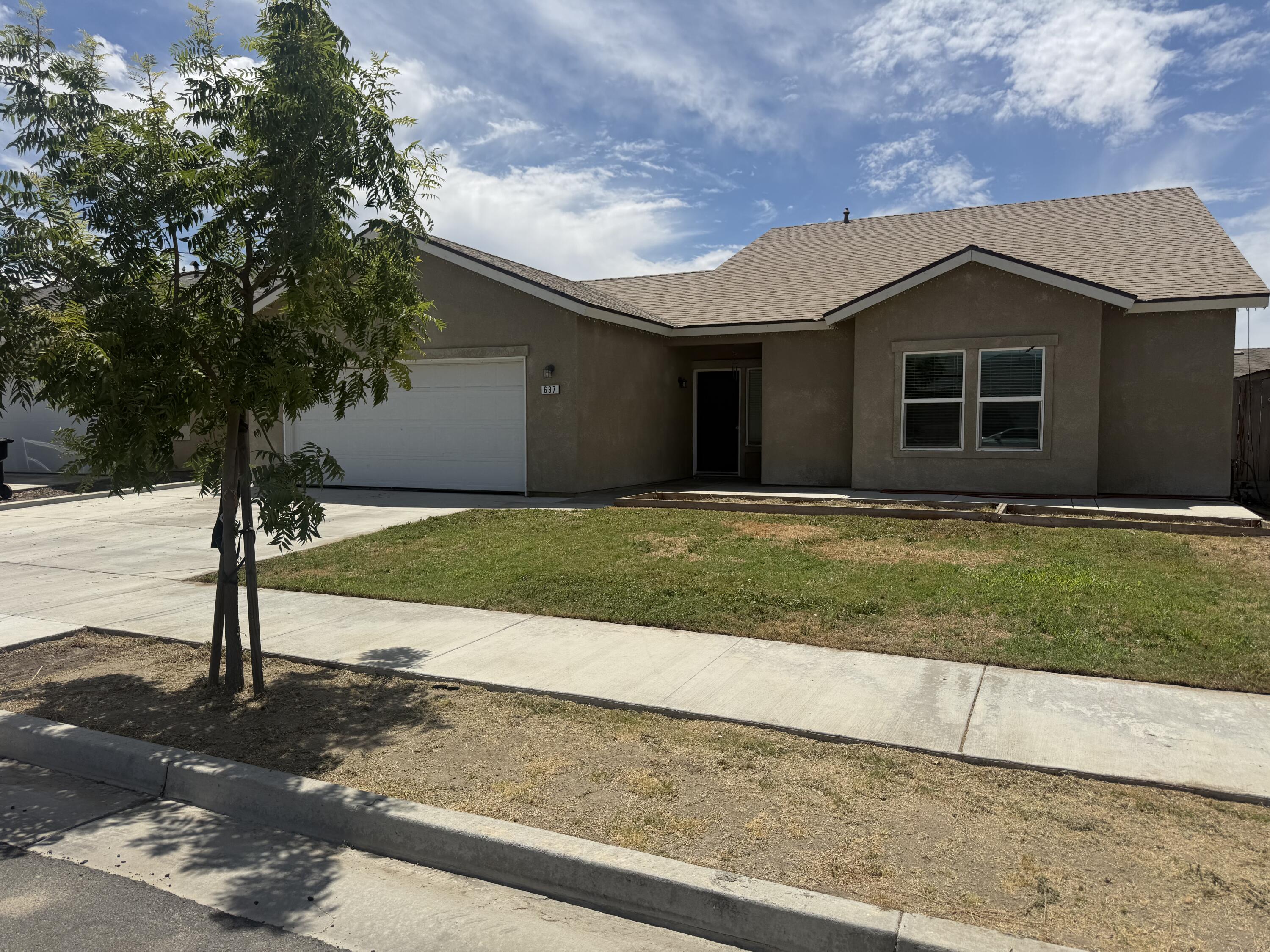 637 W Willow Oak Ave, Porterville, CA 93257