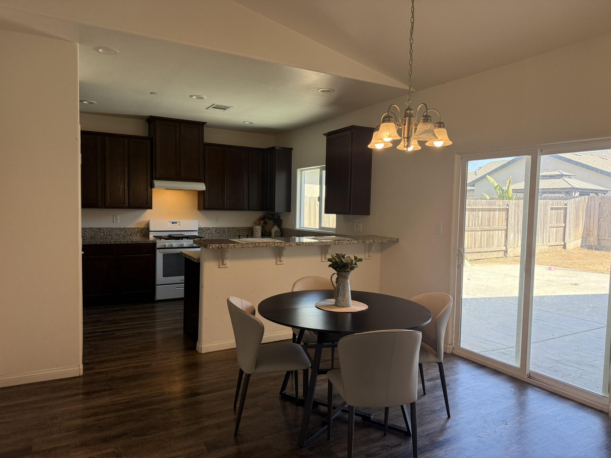 637 W Willow Oak Ave, Porterville, CA 93257