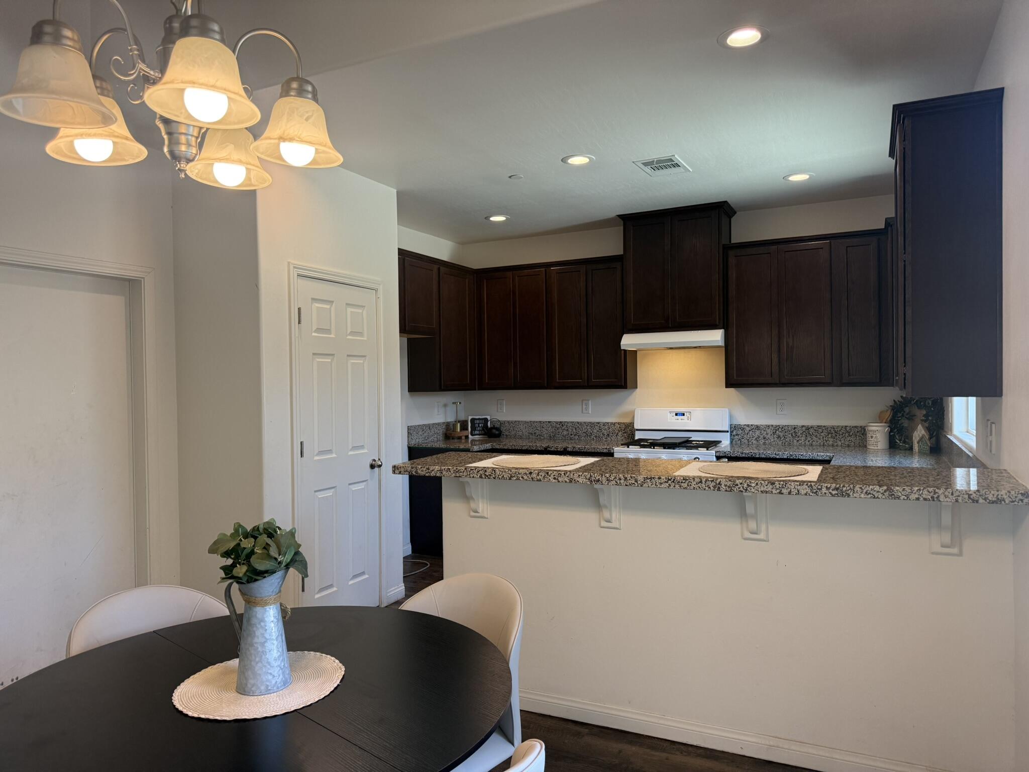 637 W Willow Oak Ave, Porterville, CA 93257