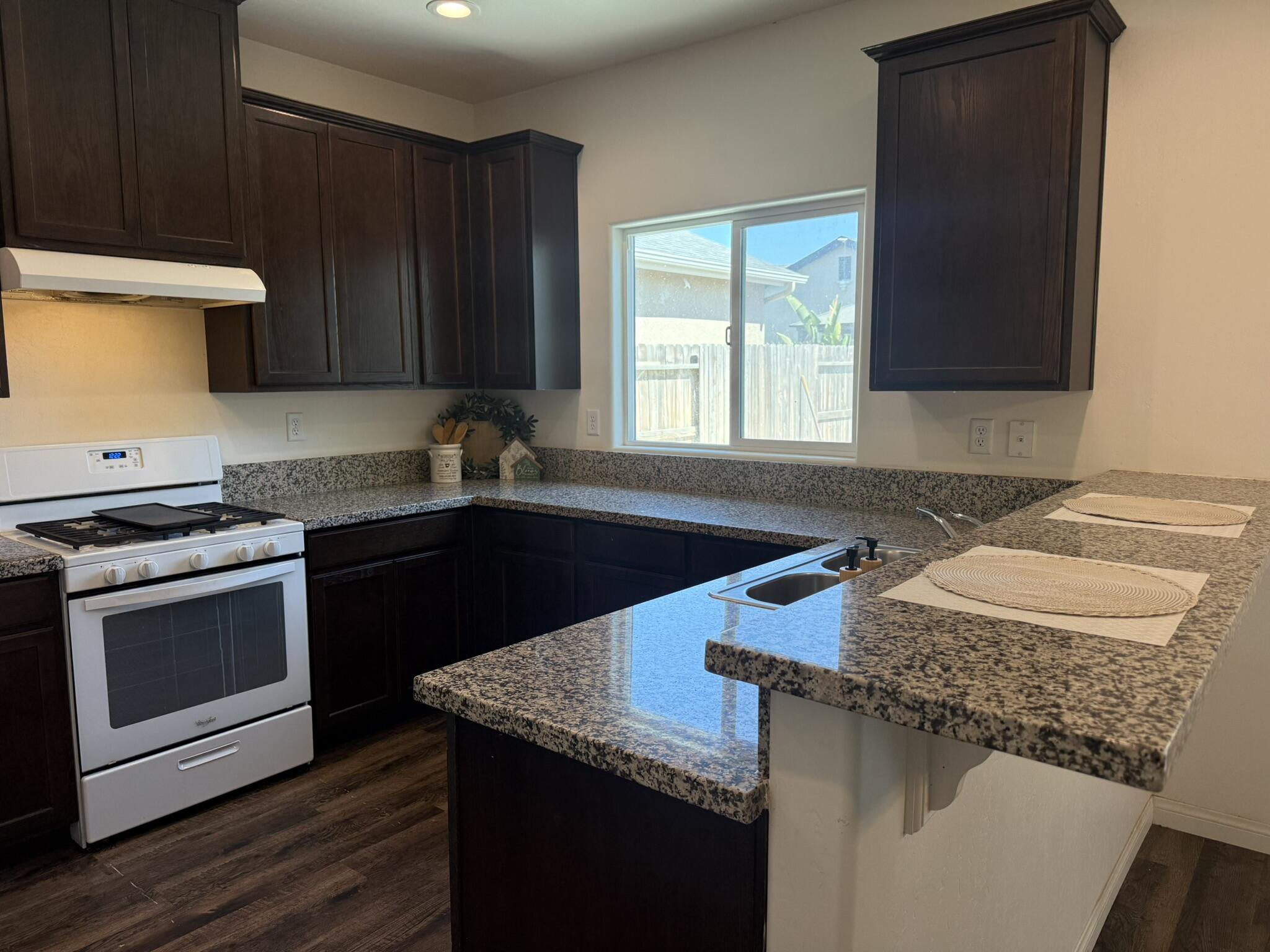 637 W Willow Oak Ave, Porterville, CA 93257