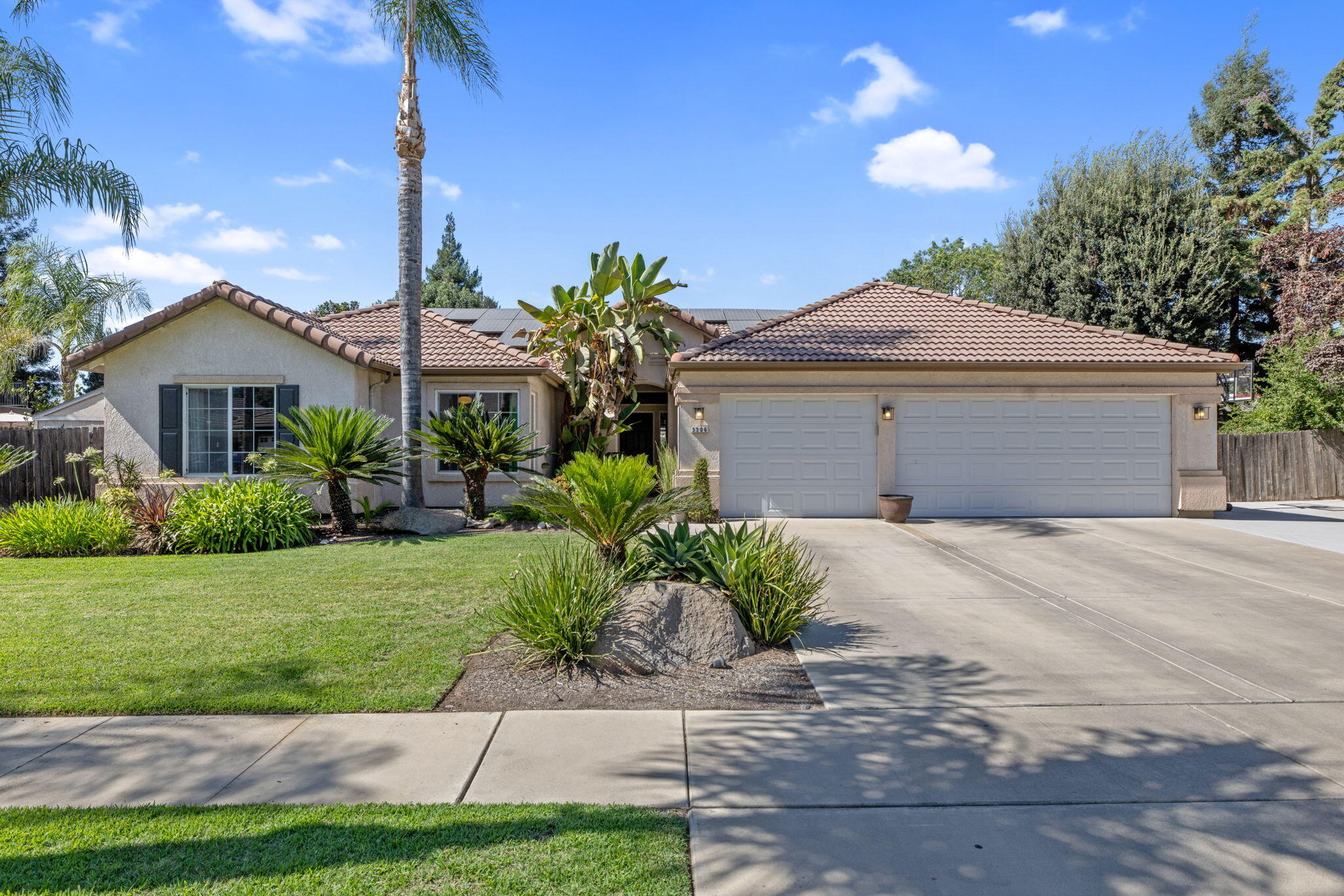 3306 W Taylor Ave, Visalia, CA 93291