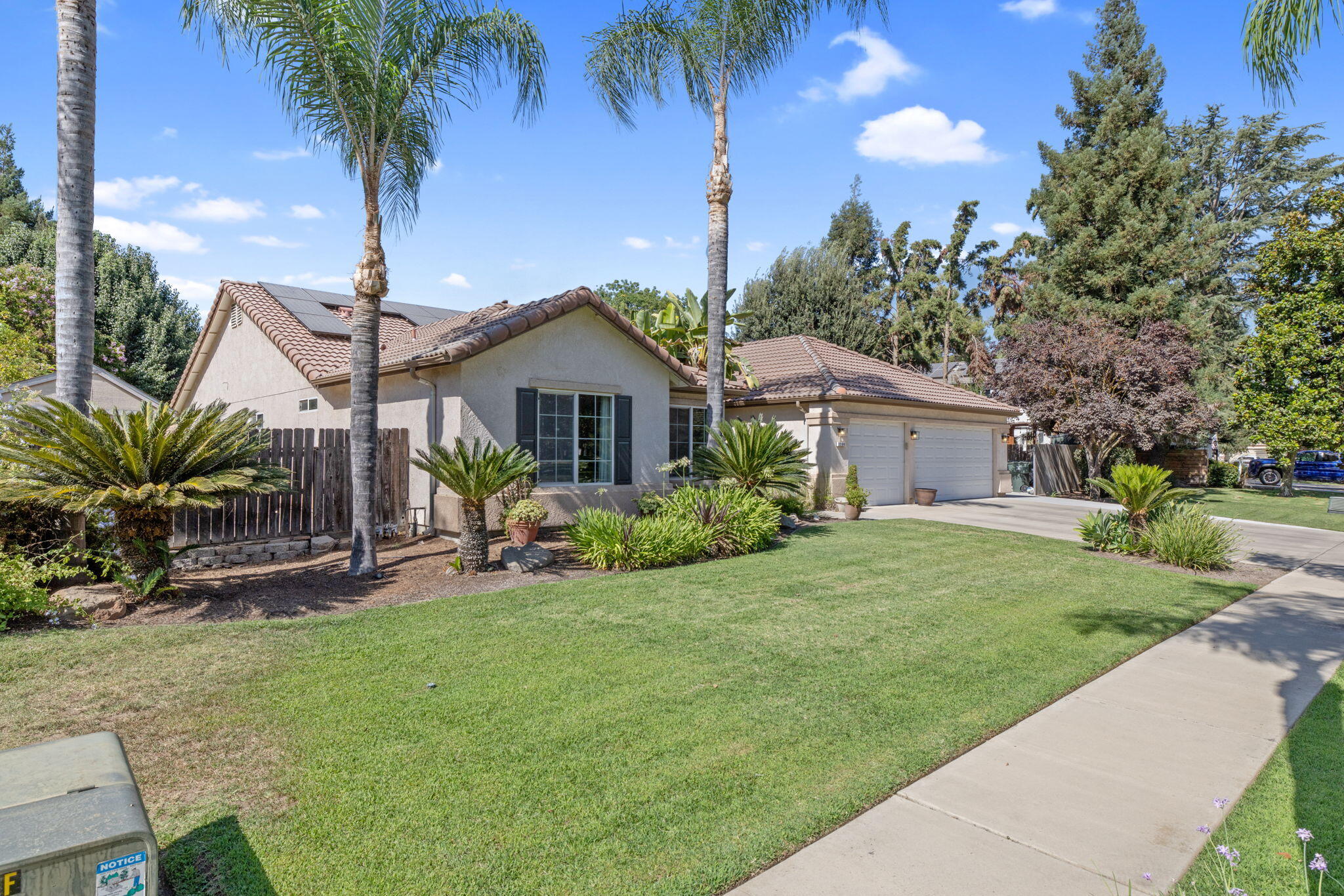 3306 W Taylor Ave, Visalia, CA 93291