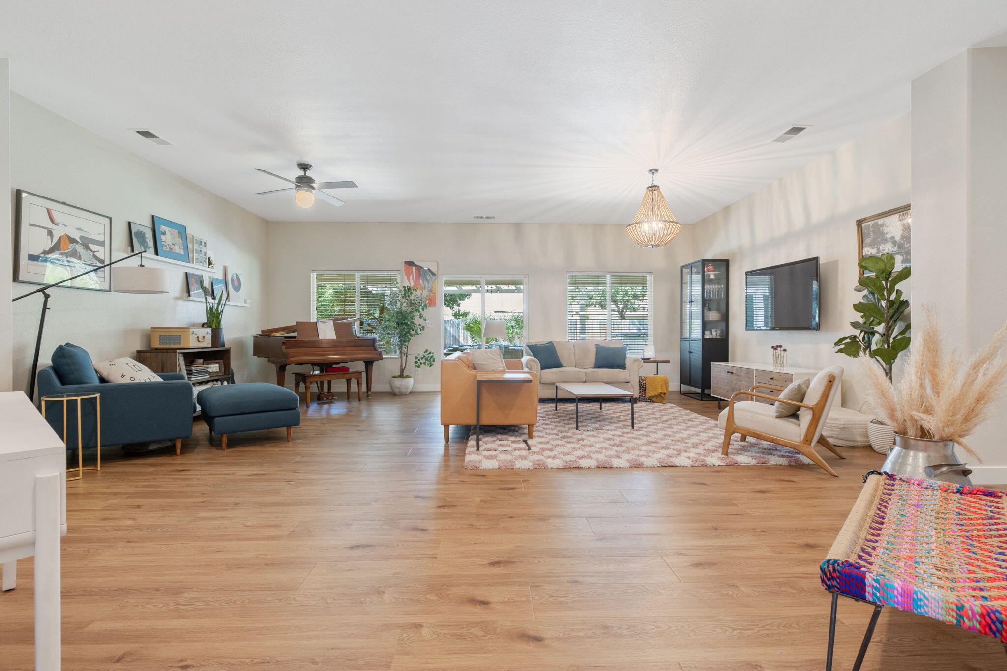 3306 W Taylor Ave, Visalia, CA 93291