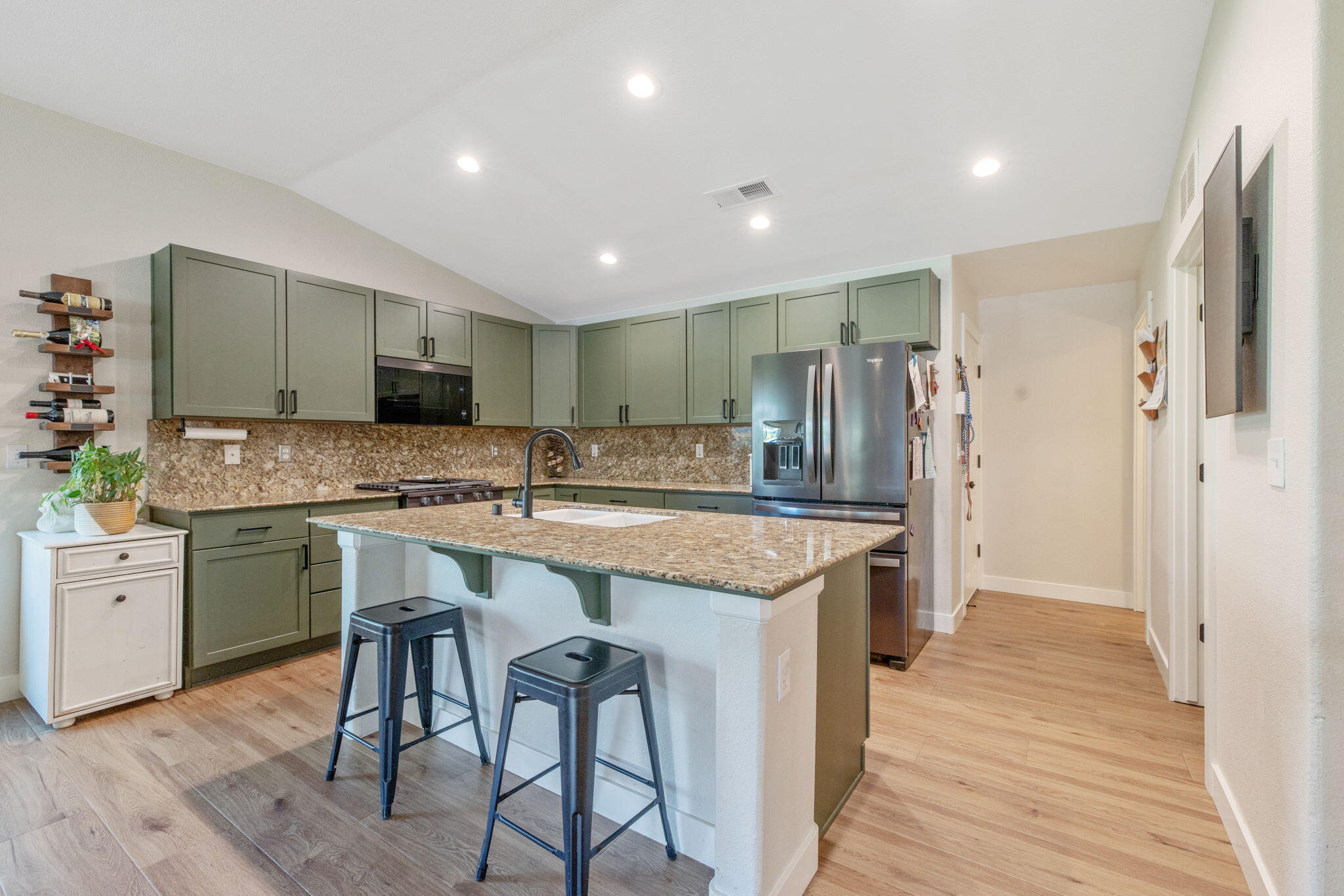 3306 W Taylor Ave, Visalia, CA 93291