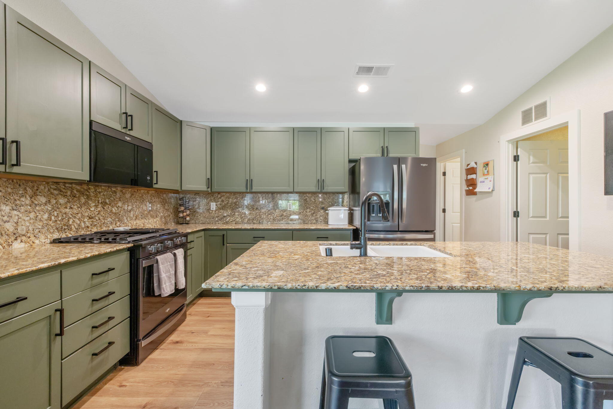 3306 W Taylor Ave, Visalia, CA 93291