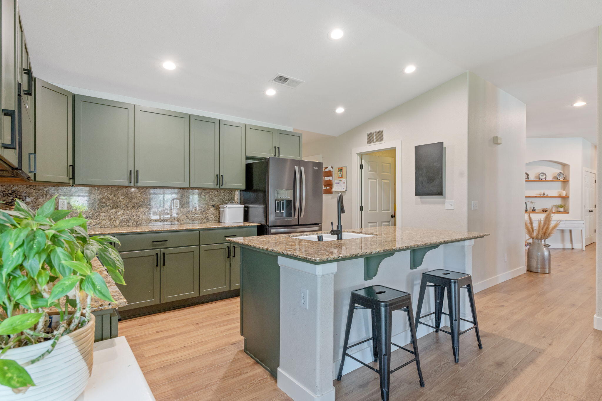 3306 W Taylor Ave, Visalia, CA 93291