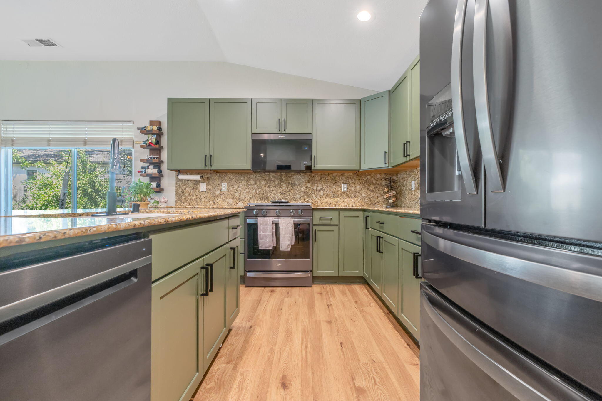 3306 W Taylor Ave, Visalia, CA 93291