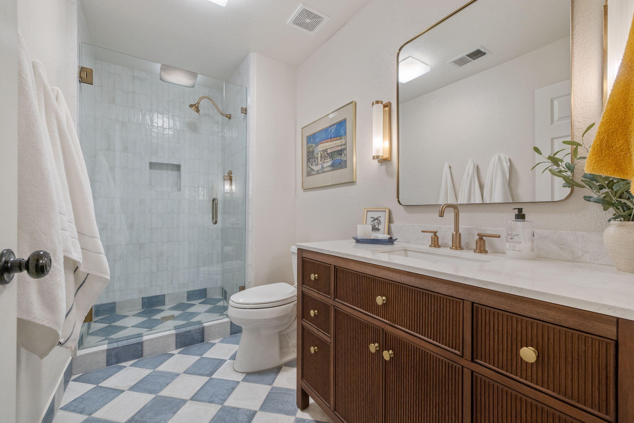 3306 W Taylor Ave, Visalia, CA 93291
