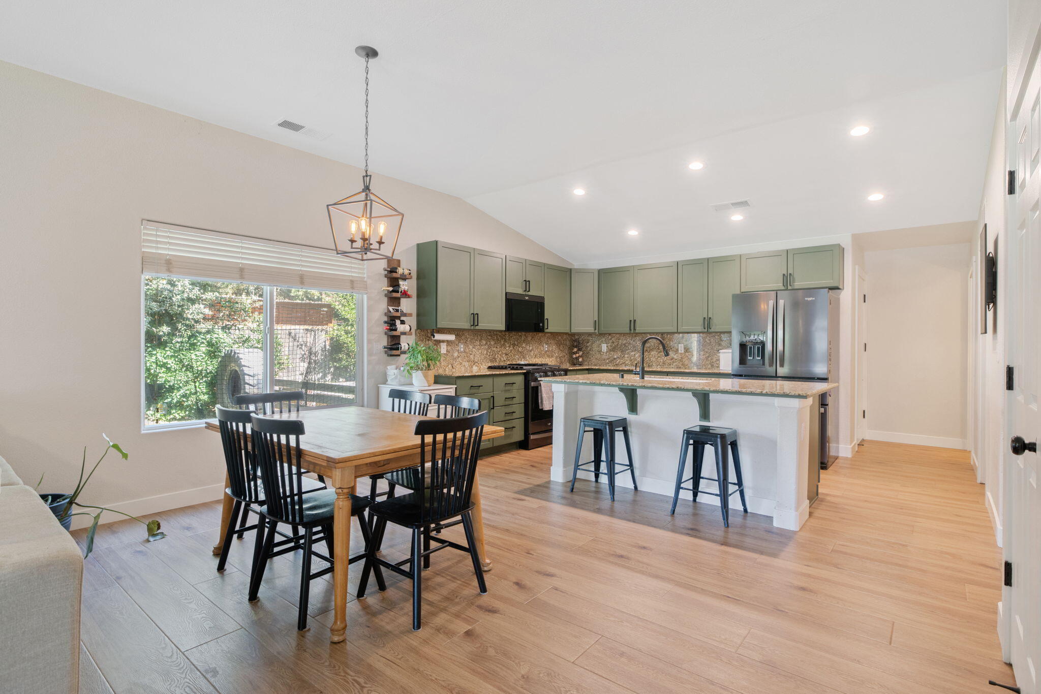 3306 W Taylor Ave, Visalia, CA 93291
