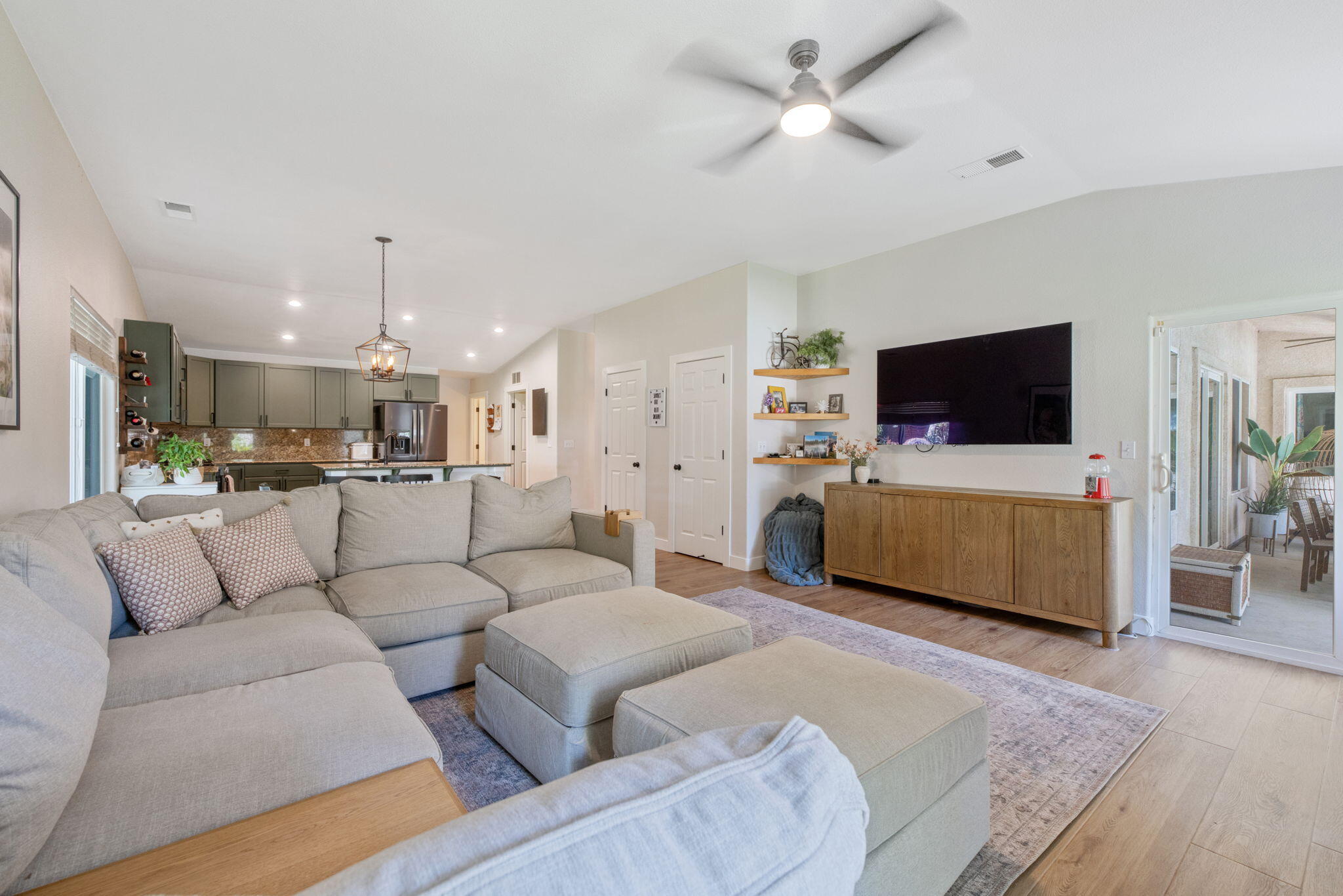 3306 W Taylor Ave, Visalia, CA 93291