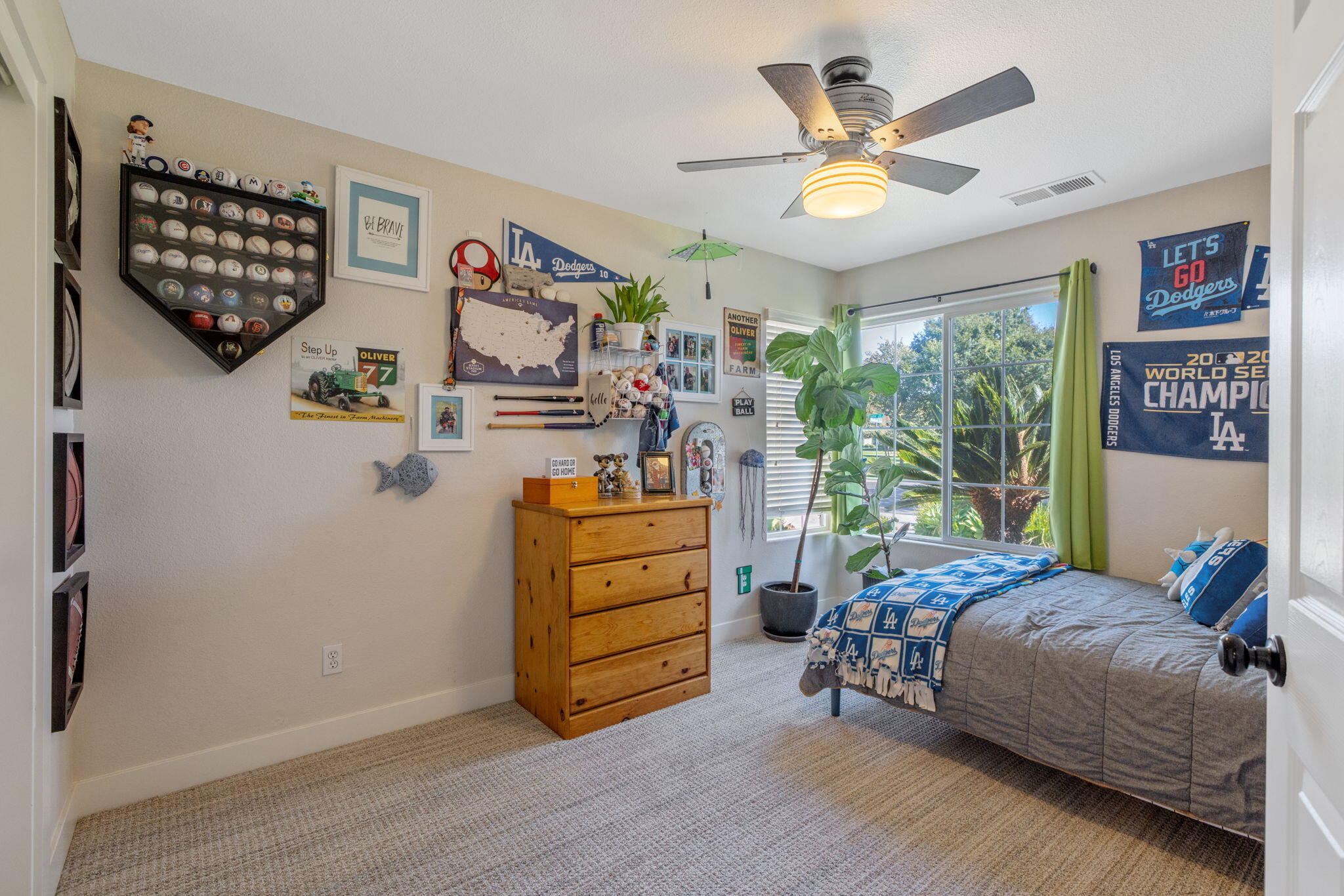 3306 W Taylor Ave, Visalia, CA 93291