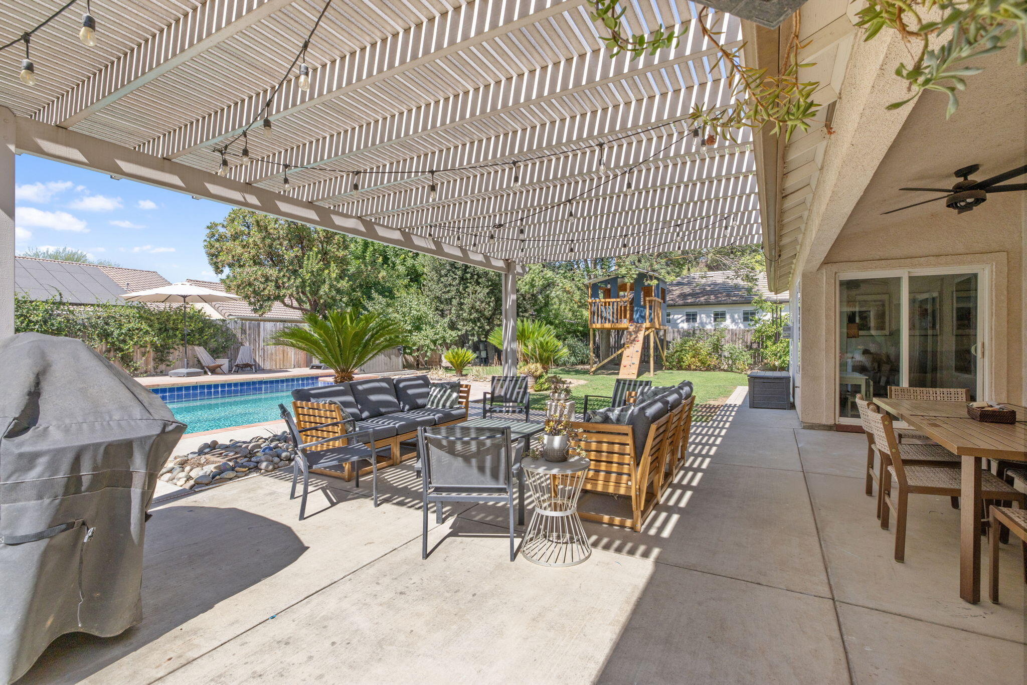 3306 W Taylor Ave, Visalia, CA 93291