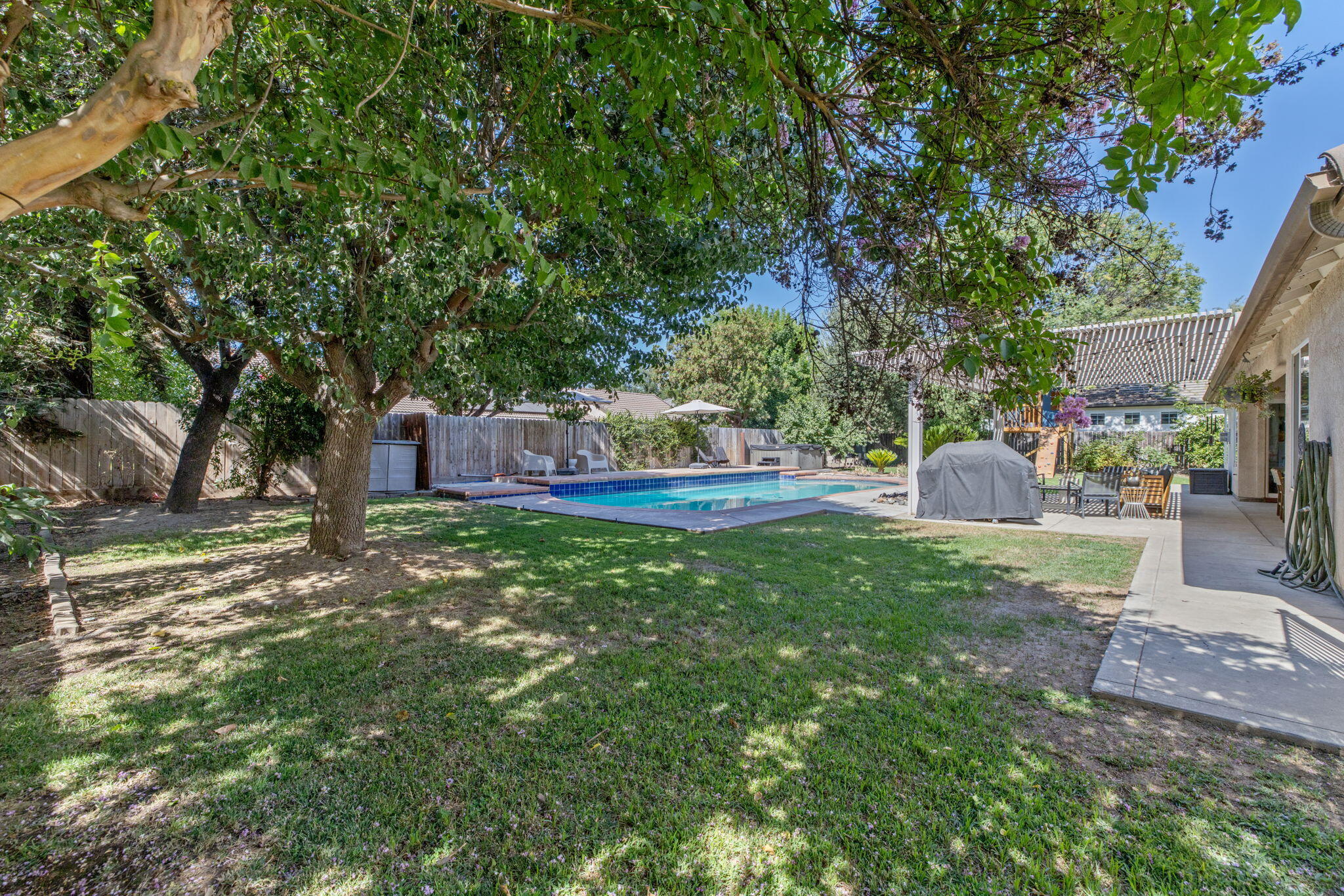 3306 W Taylor Ave, Visalia, CA 93291